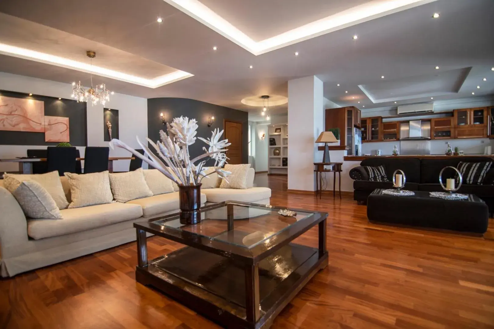 Akrata's Elegant Luxury Suite Akrata's Elegant Luxury Suite