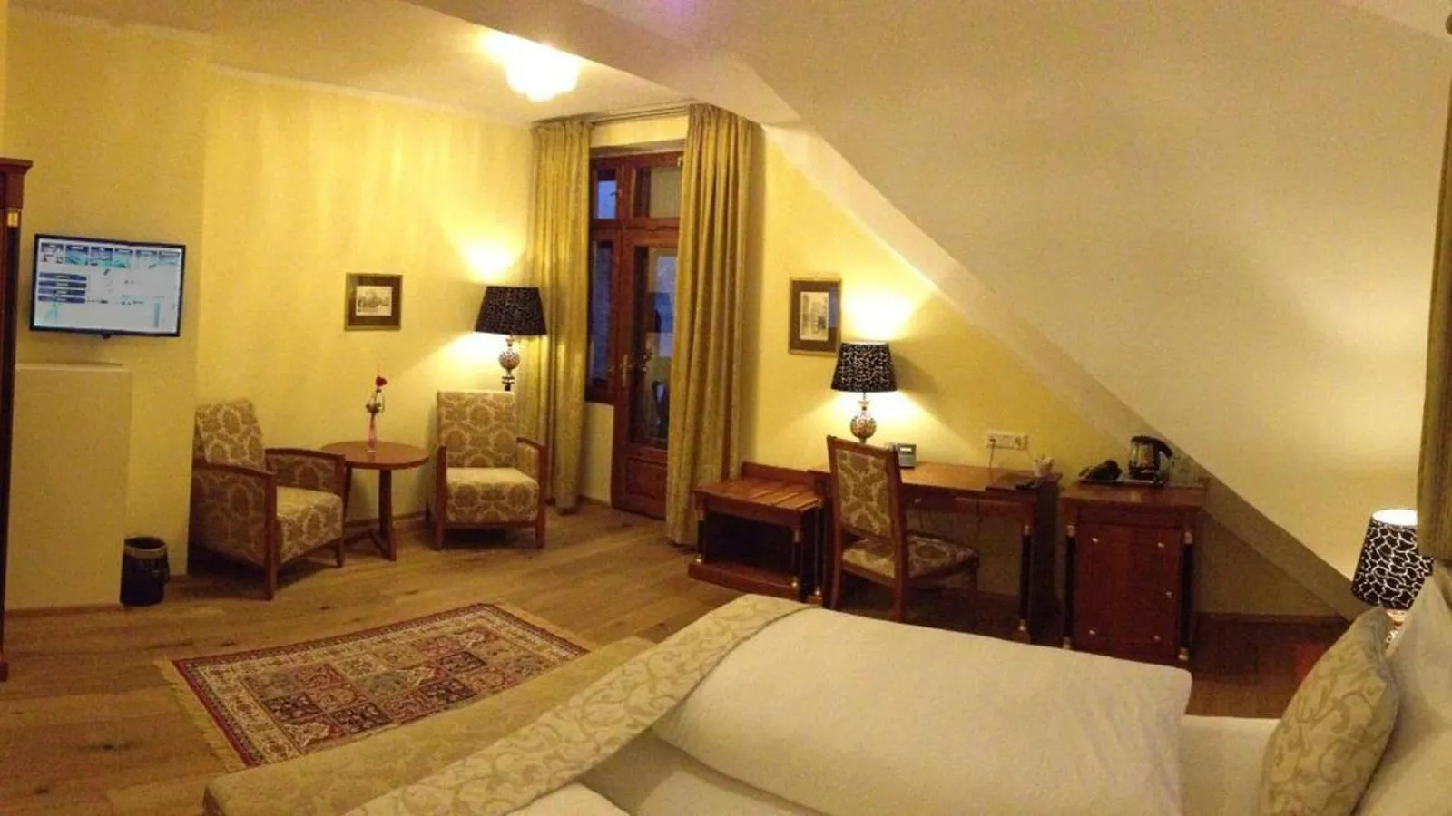 Photo of the whole room, Bed in Seehotel Grüner Baum