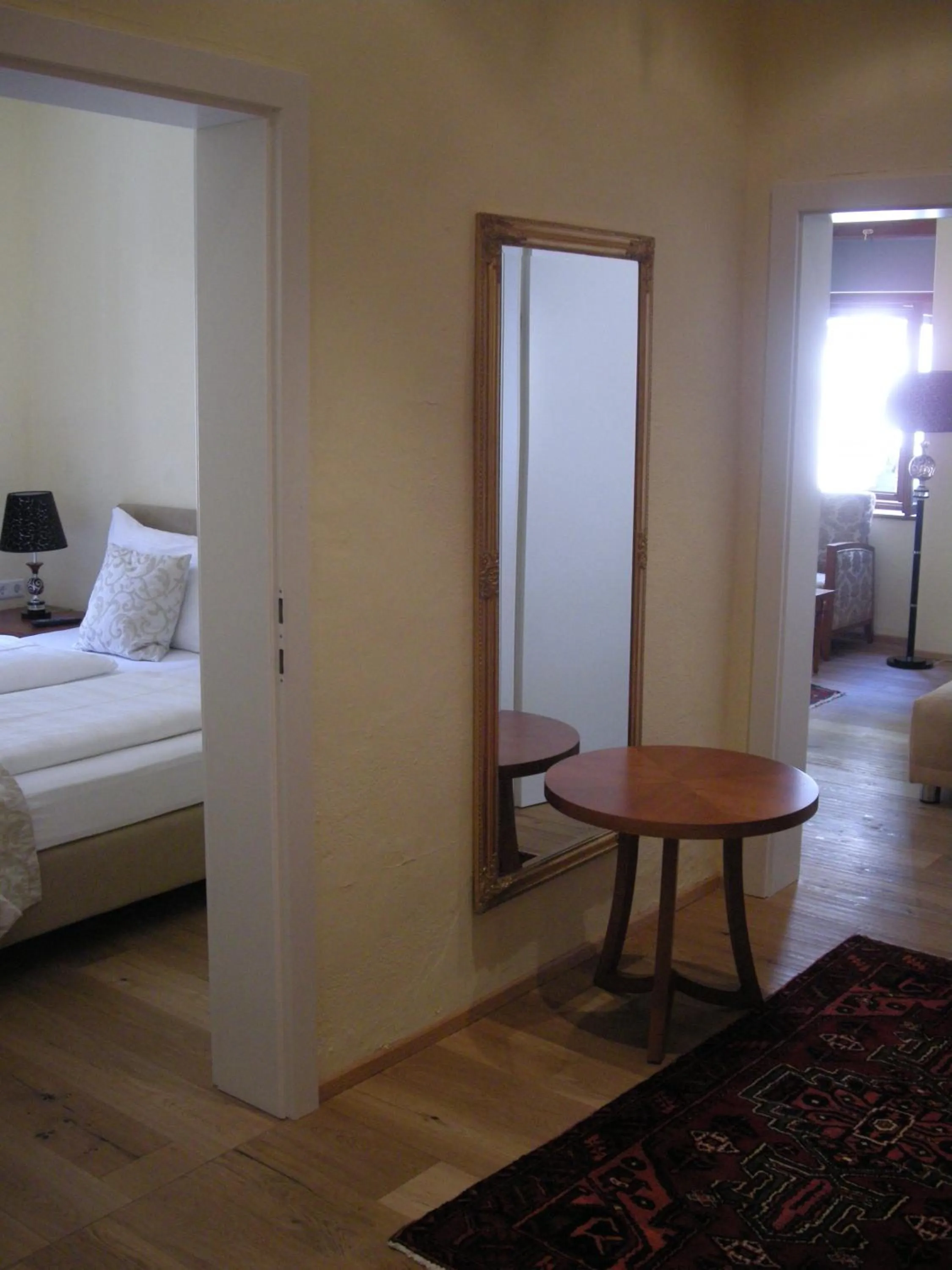 Living room, Bed in Seehotel Grüner Baum