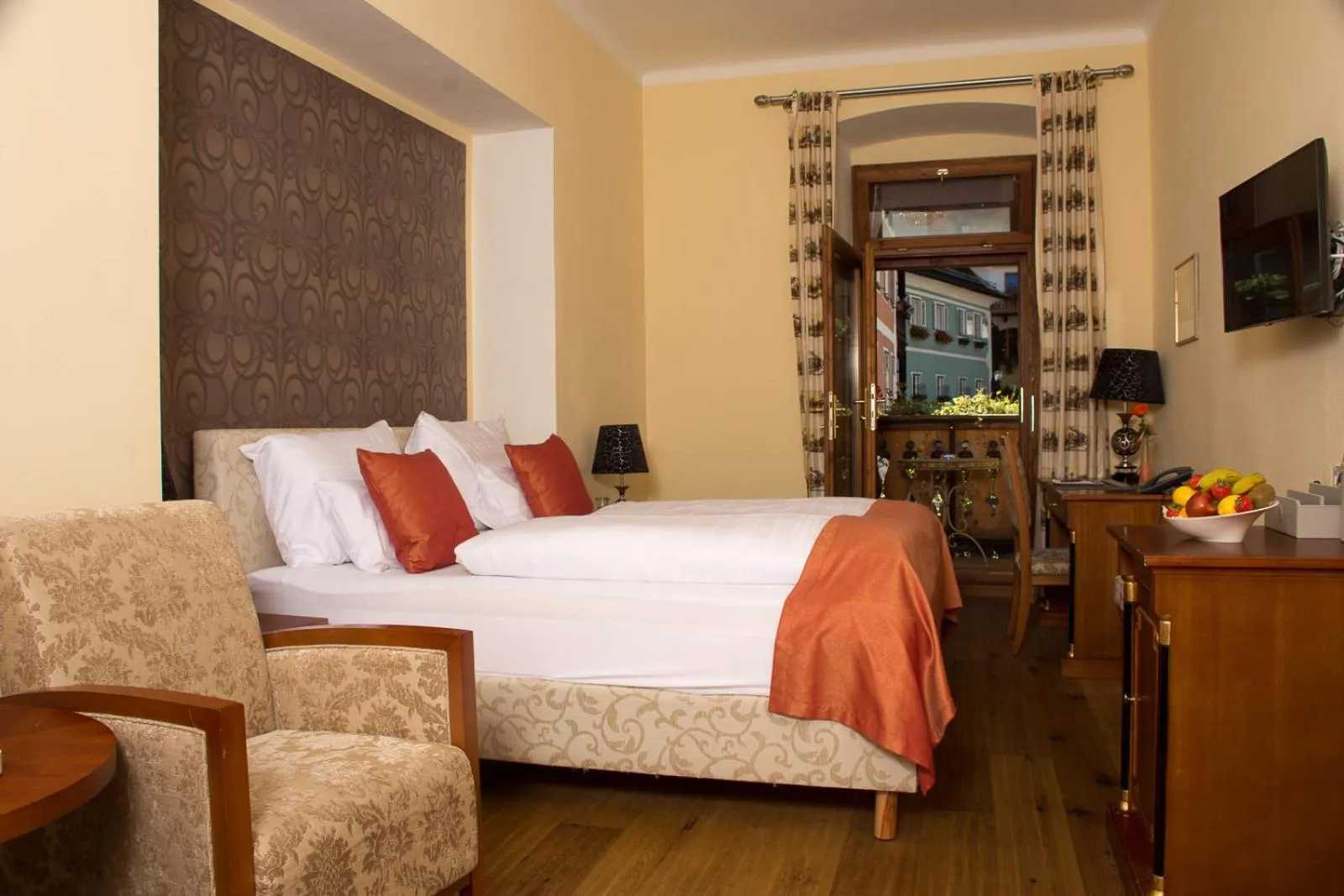 Photo of the whole room, Bed in Seehotel Grüner Baum