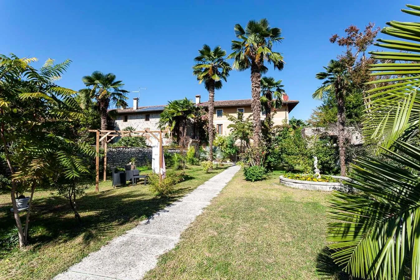Garden view in Rovere dalla riva