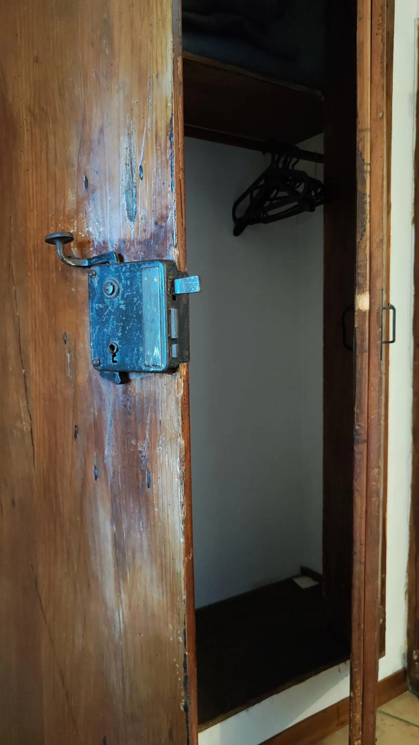 wardrobe in Rovere dalla riva