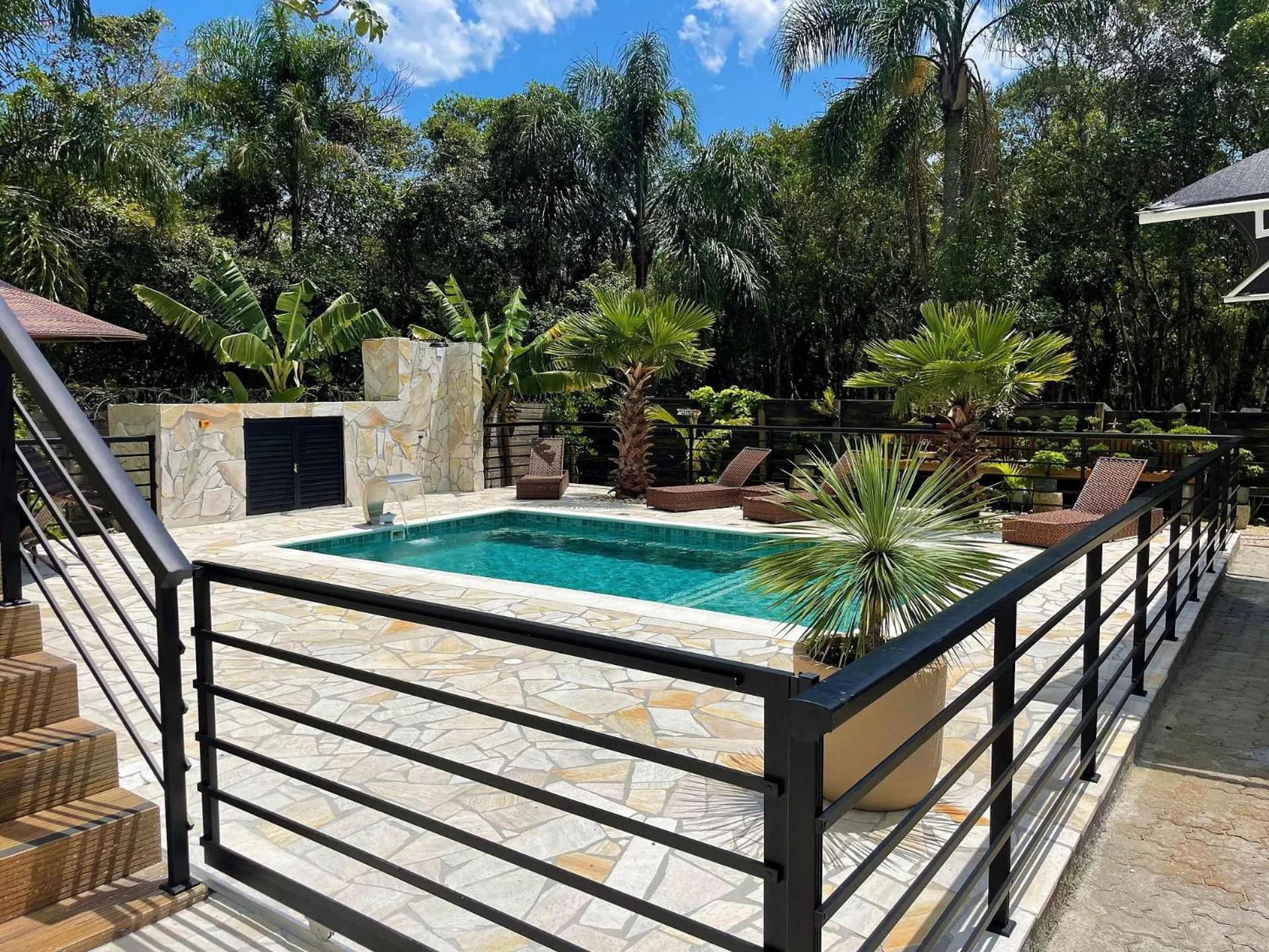 Casa Privativa com Piscina na Barra da Ferrugem/SC