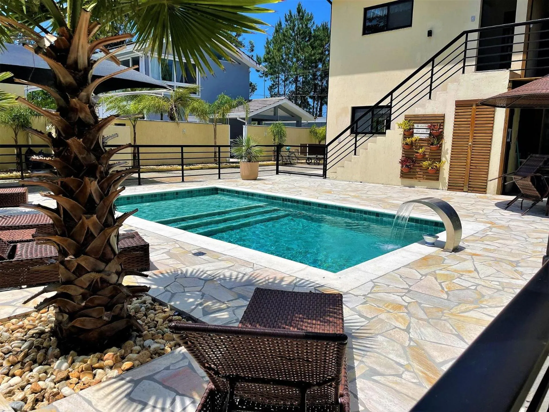 Casa Privativa com Piscina na Barra da Ferrugem/SC