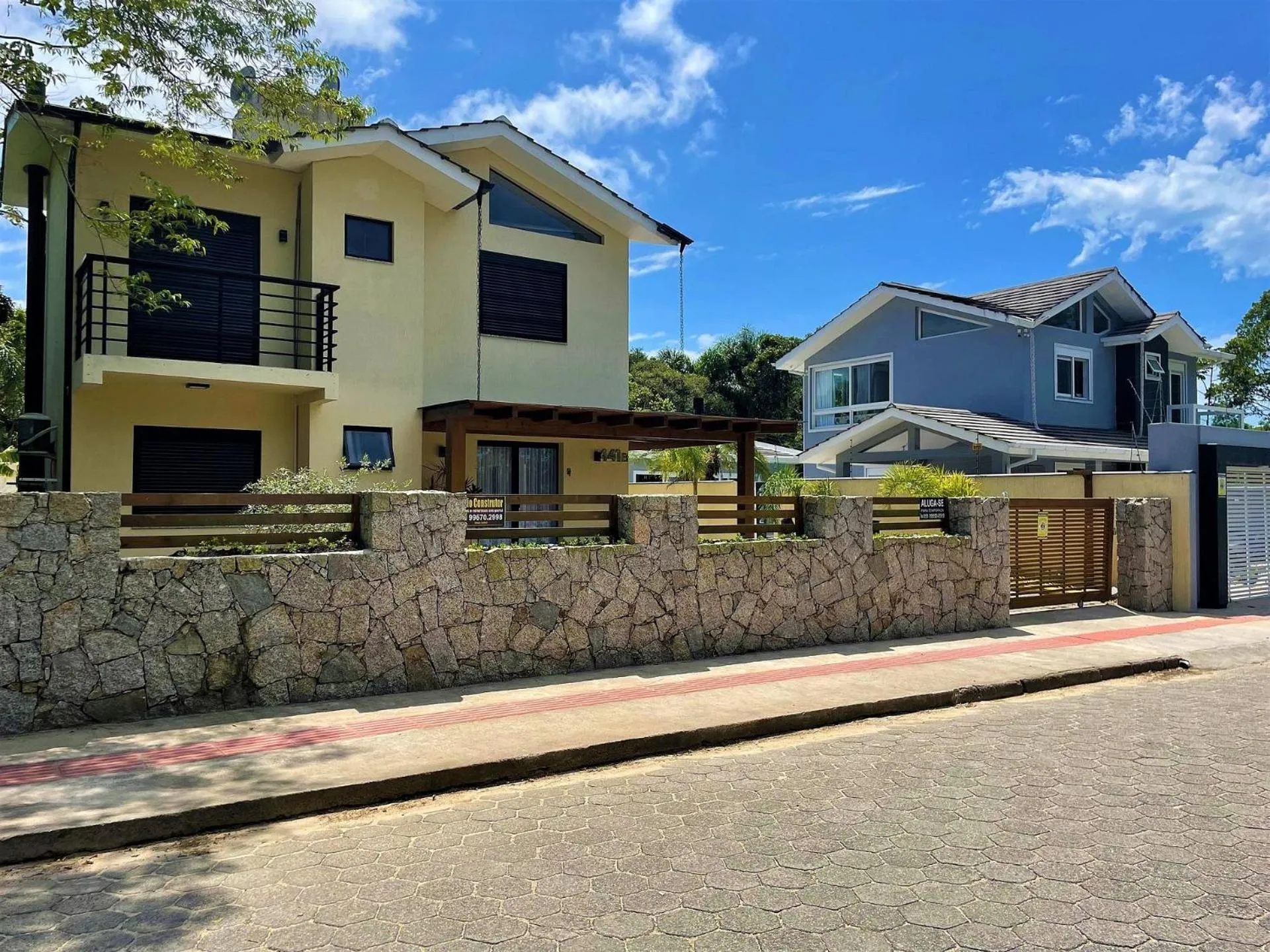 Casa Privativa com Piscina na Barra da Ferrugem/SC