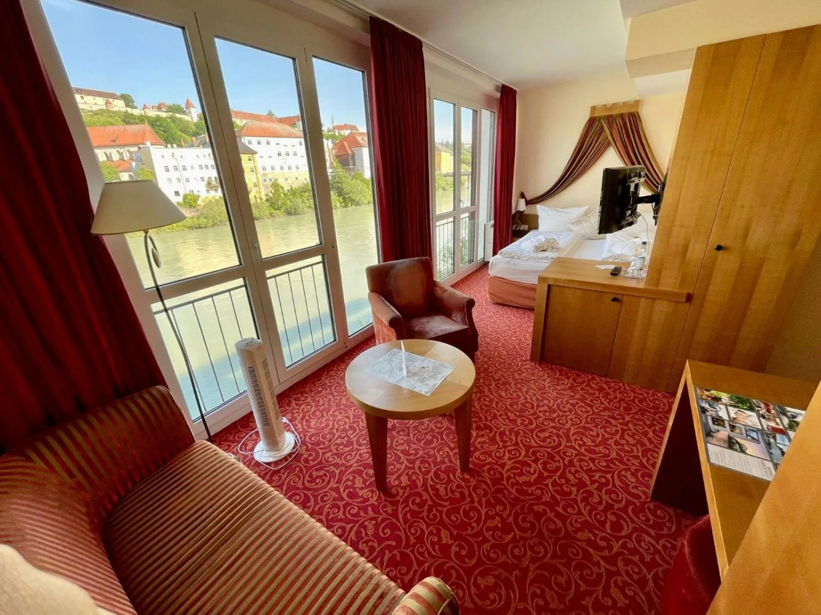 TV and multimedia in Hotel Burgblick, bei Burghausen