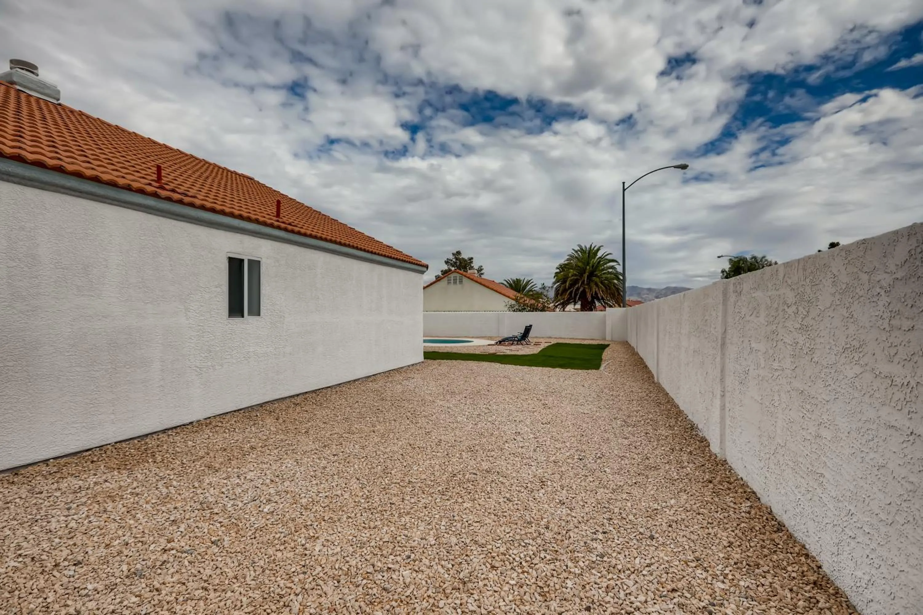 Property building in Luxurious House With A Pool, Spa, and Patio, Sleeps 6 Comfortably