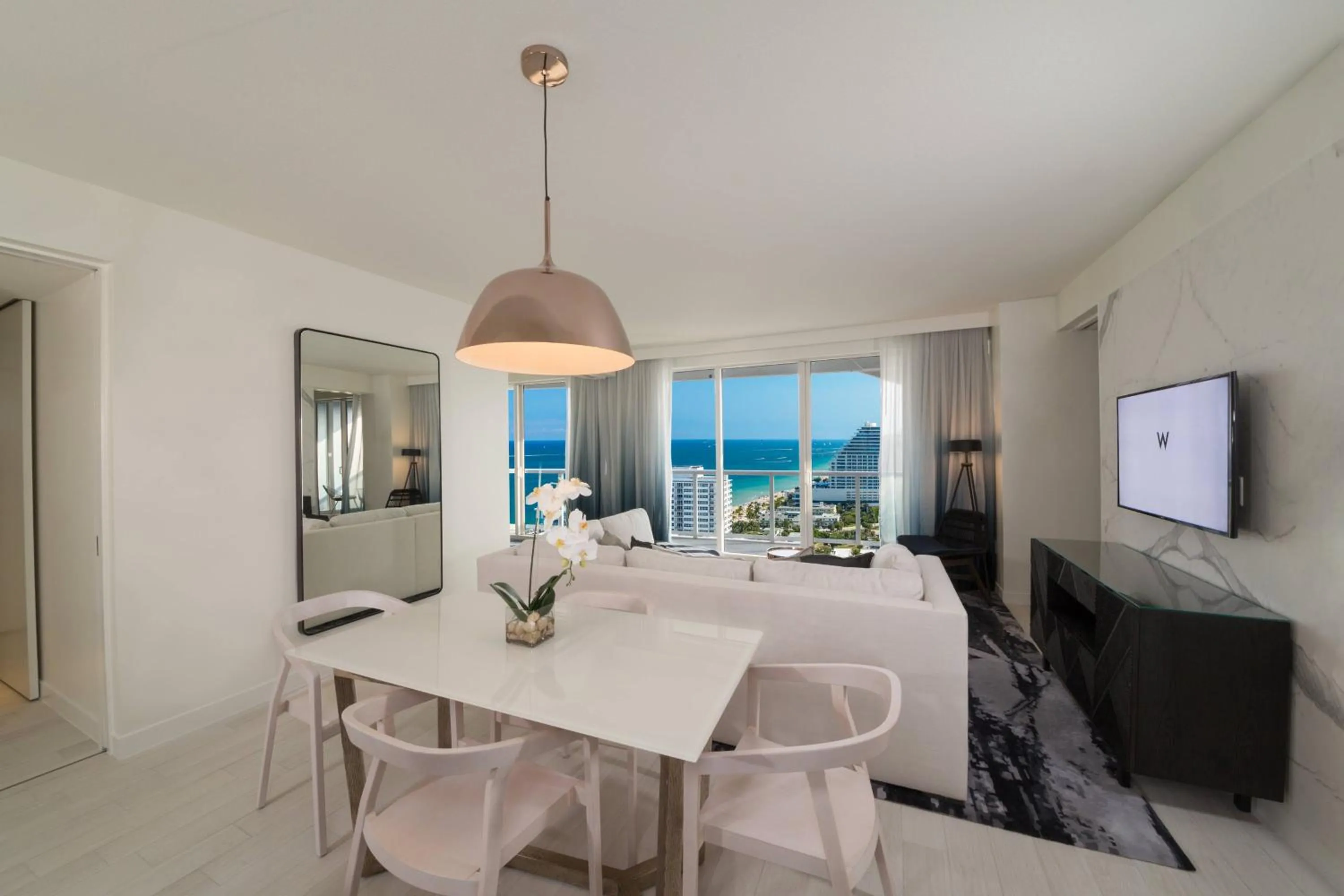 Photo of the whole room in W Fort Lauderdale