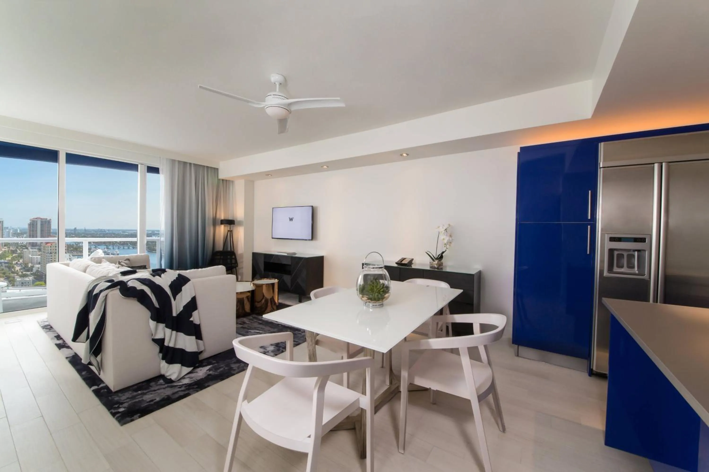 Photo of the whole room in W Fort Lauderdale