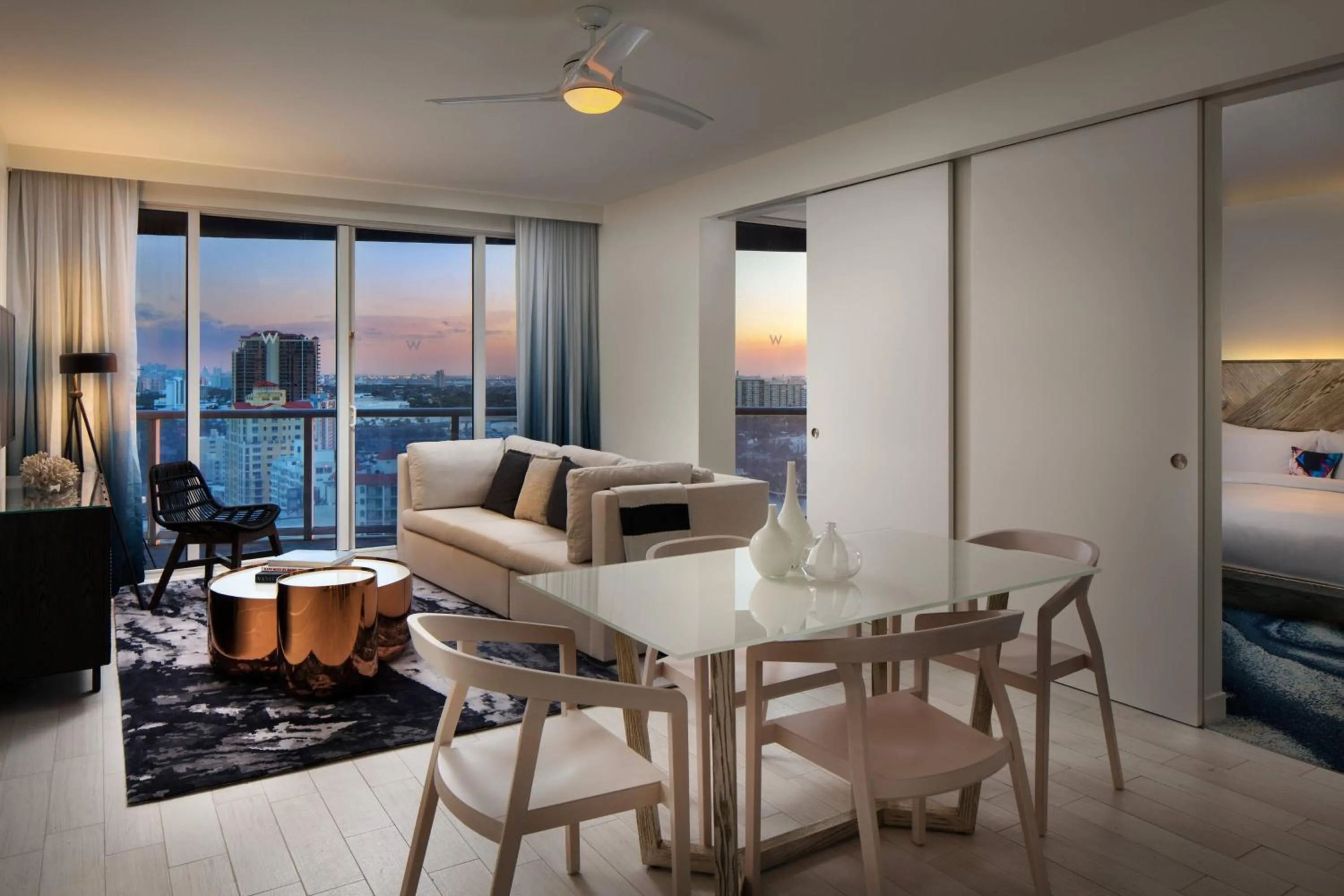 Kitchen or kitchenette, Bed in W Fort Lauderdale