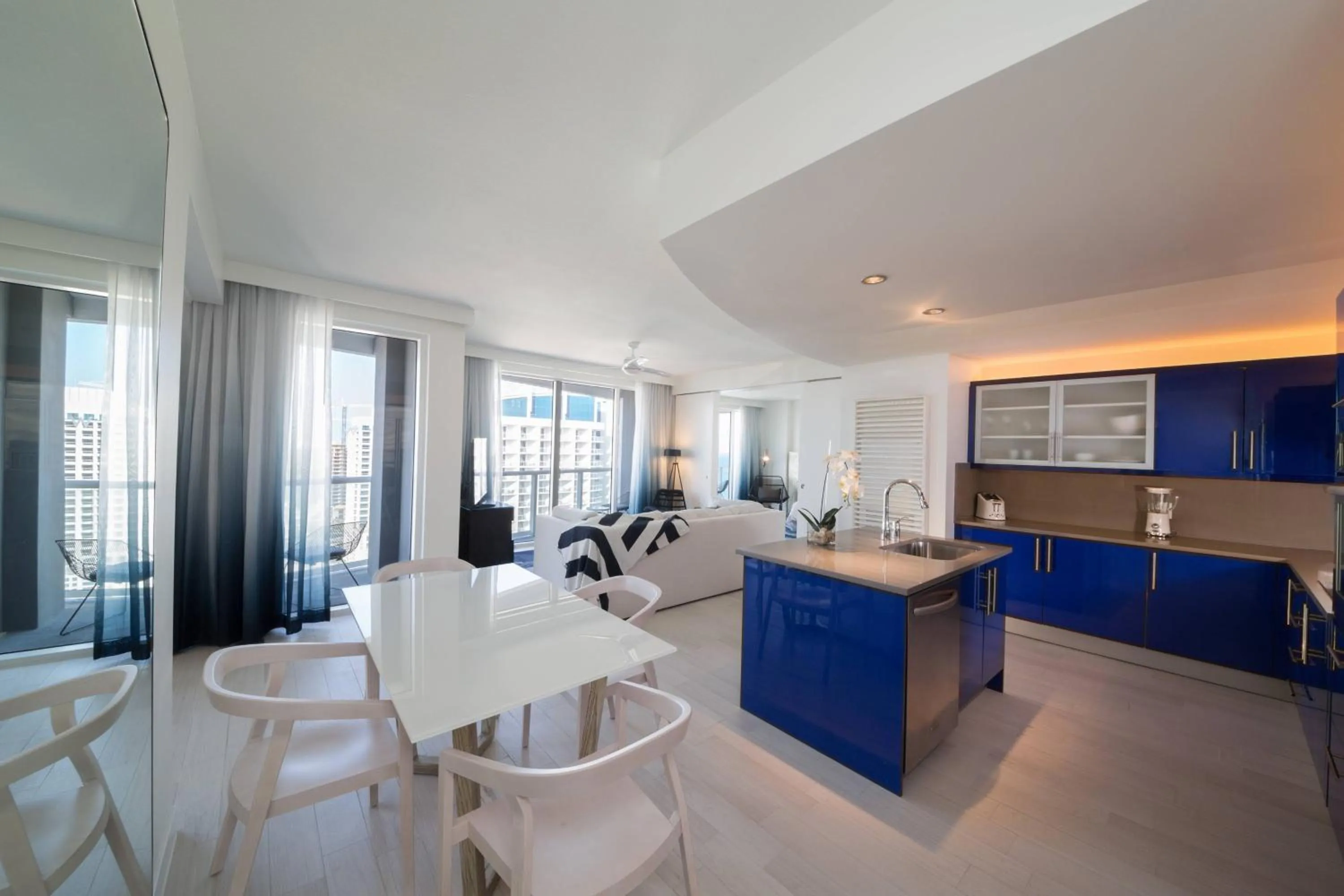 Photo of the whole room in W Fort Lauderdale