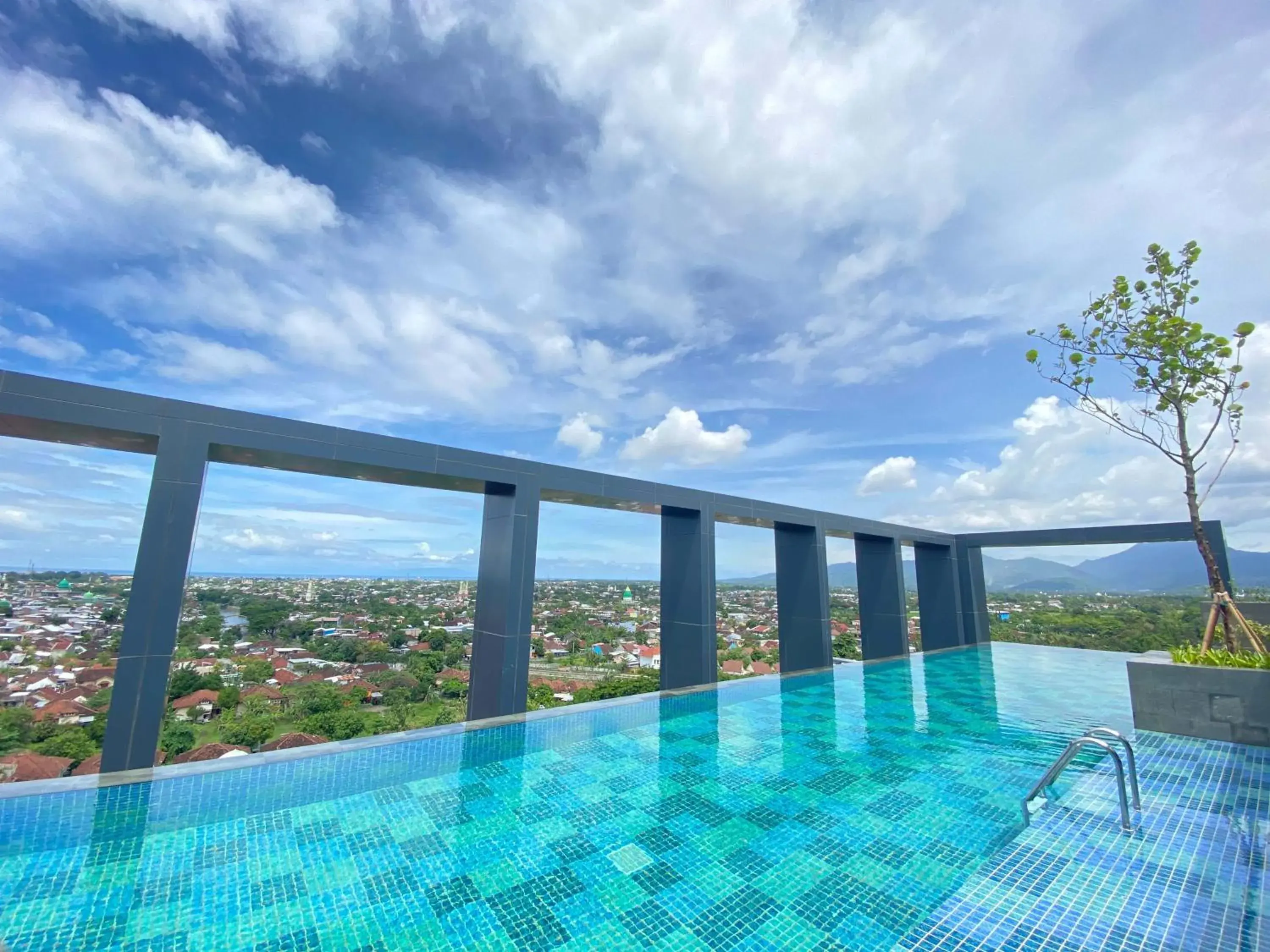 Swimming pool in Prime Park Hotel & Convention Lombok Swimming pool in Prime Park Hotel & Convention Lombok
