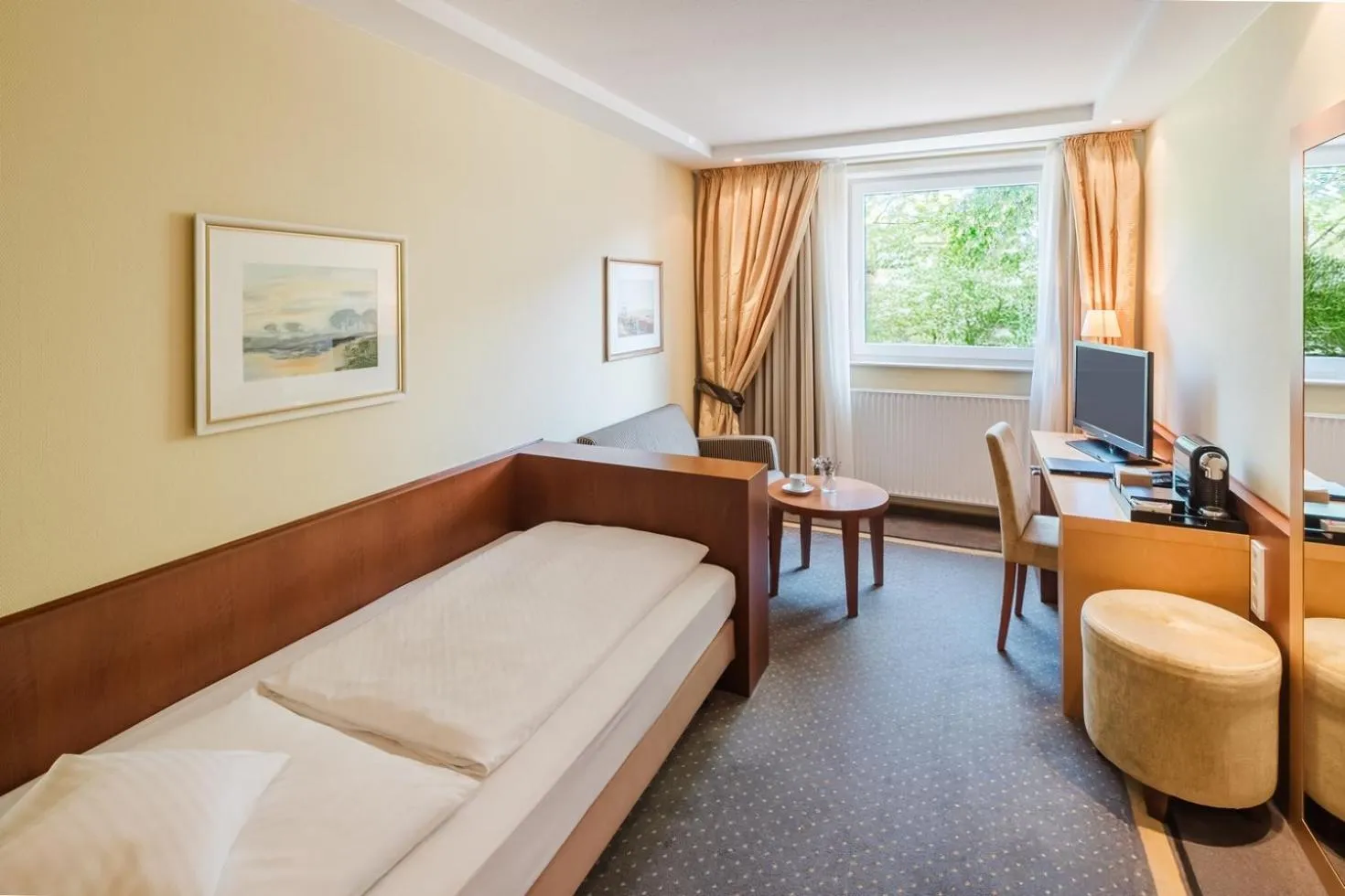 Photo of the whole room, Bed in Romantik Hotel Waldschlösschen