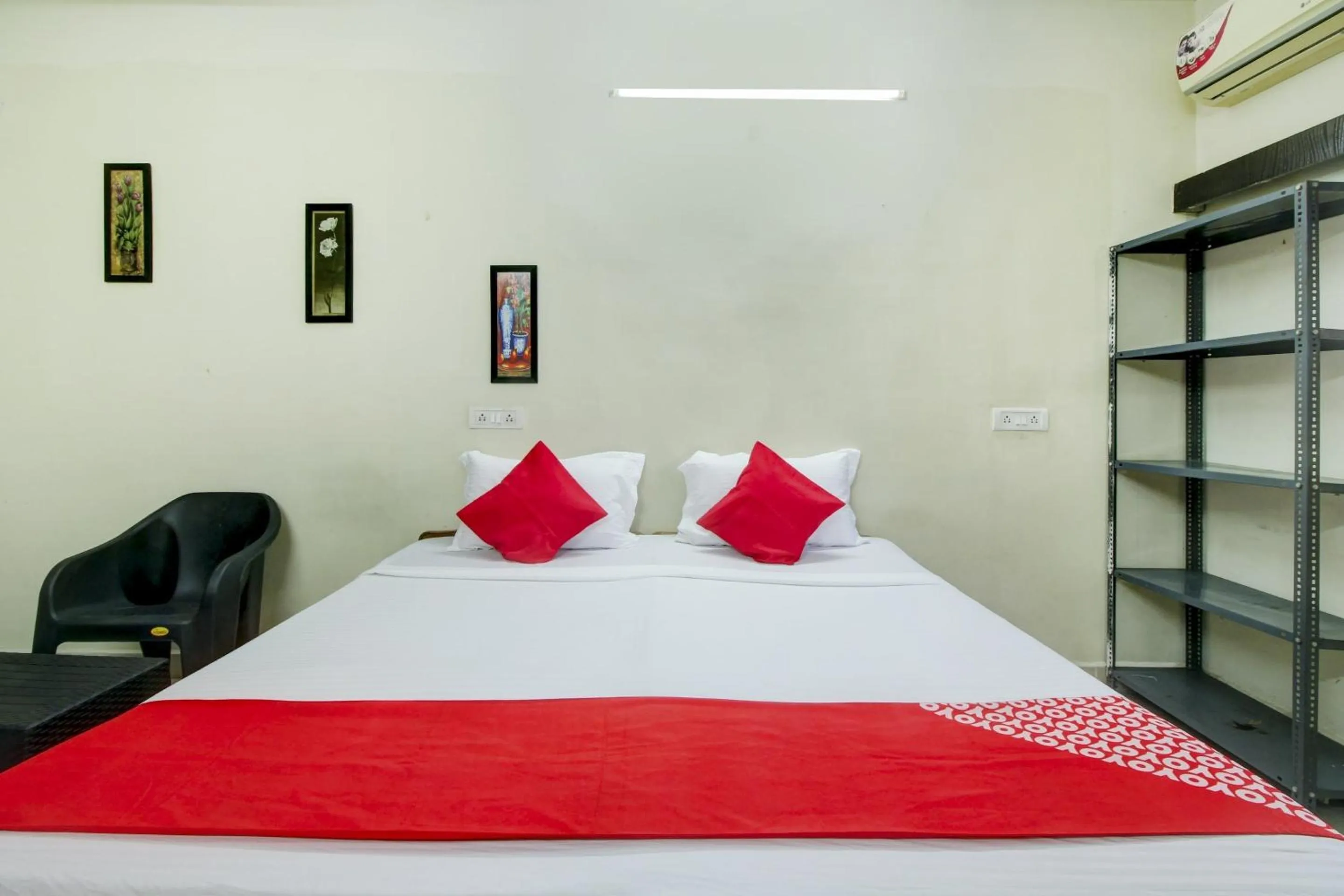 Bedroom, Bed in Hotel O HAPPY RESIDENCY