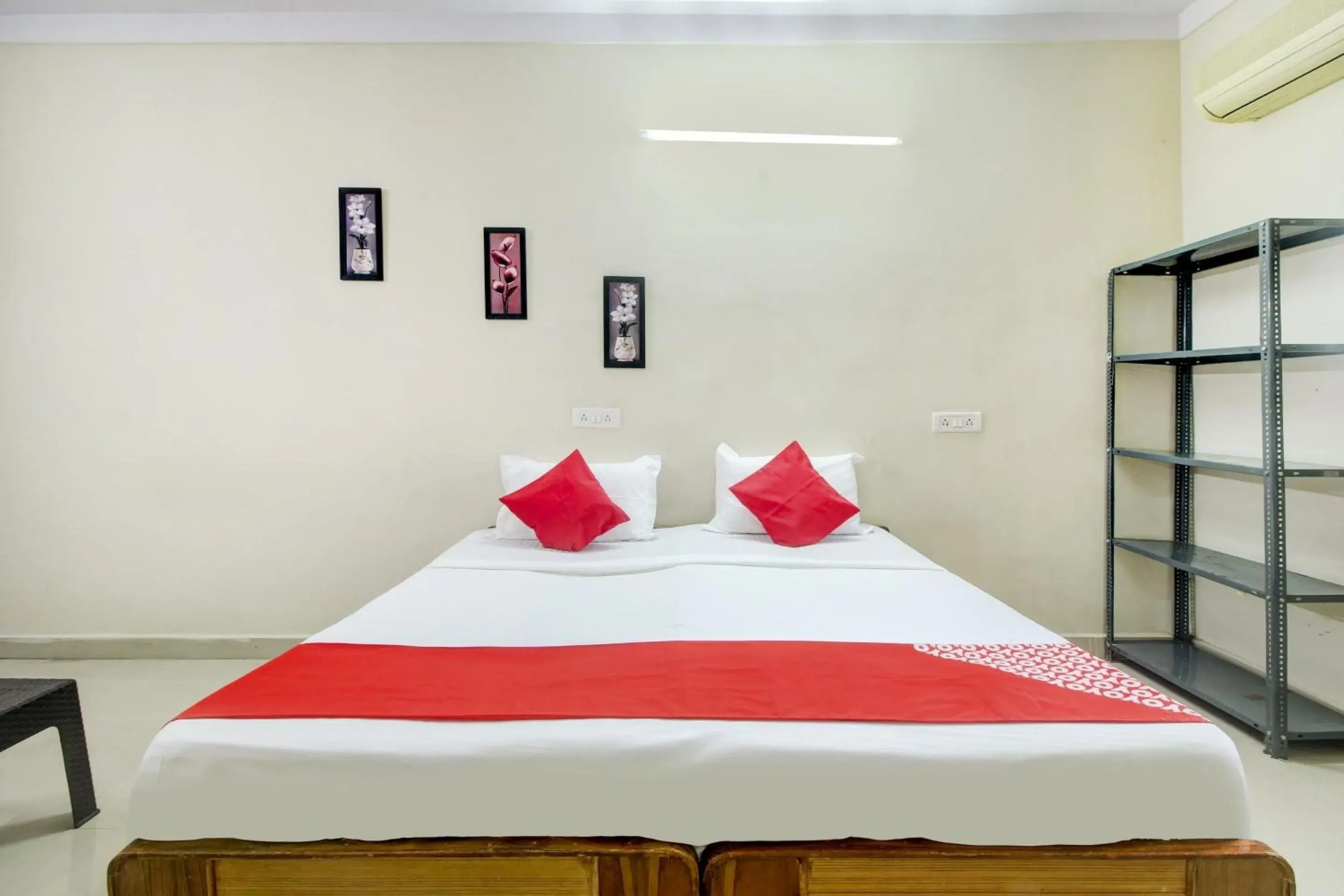 Bedroom, Bed in Hotel O HAPPY RESIDENCY Bedroom, Bed in Hotel O HAPPY RESIDENCY