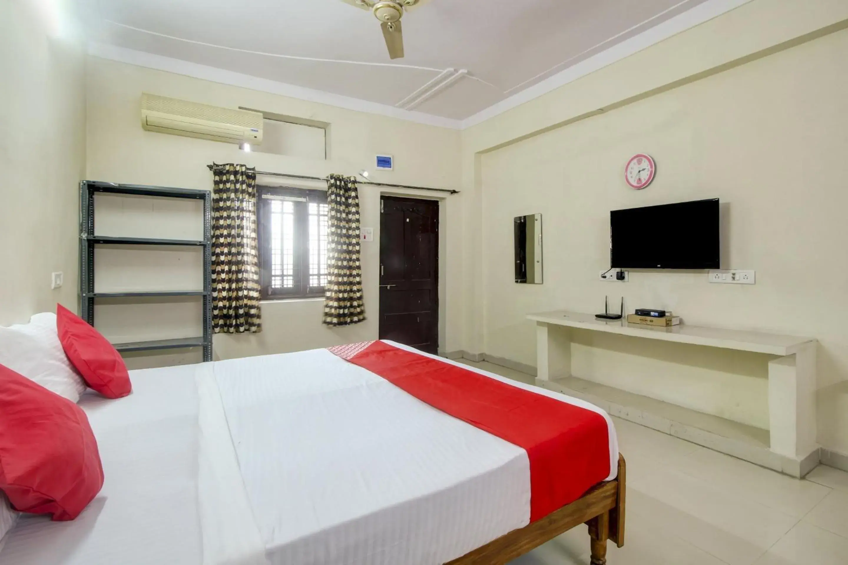 Bedroom, Bed in Hotel O HAPPY RESIDENCY Bedroom, Bed in Hotel O HAPPY RESIDENCY