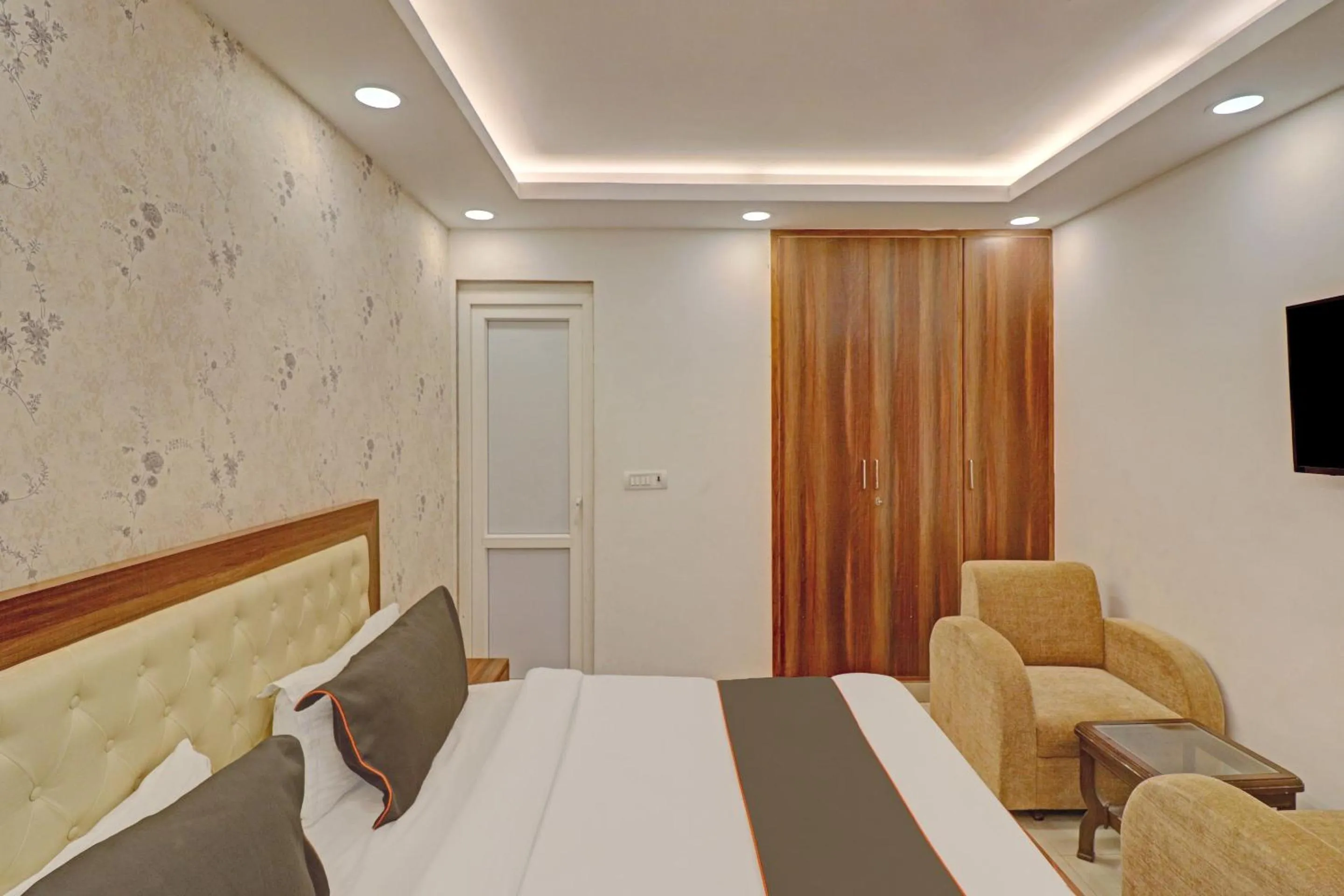 Bedroom, Bed in Super Collection O Spot Light Near Tughlakabad Station Metro Station