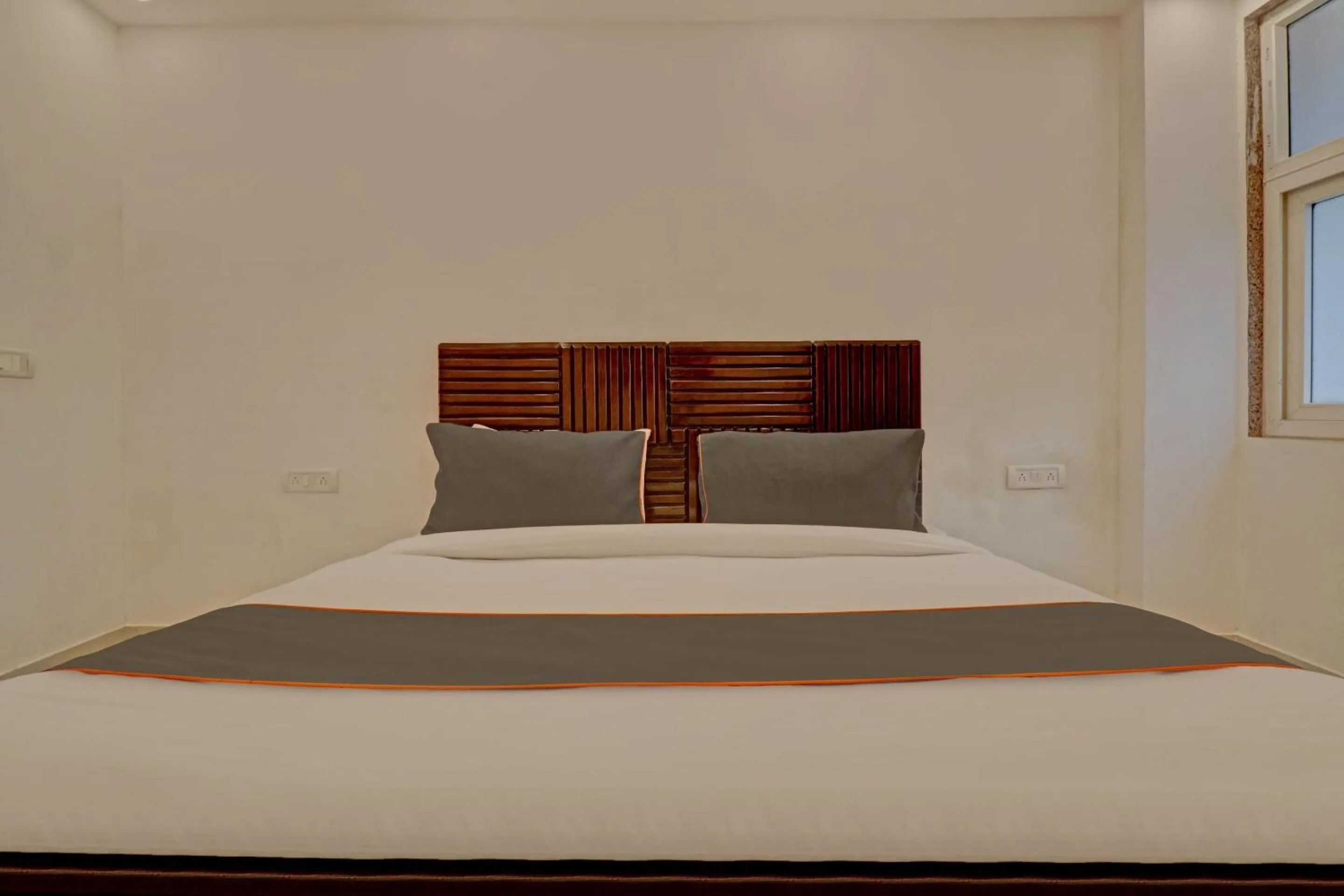 Bedroom, Bed in Super Collection O Spot Light Near Tughlakabad Station Metro Station