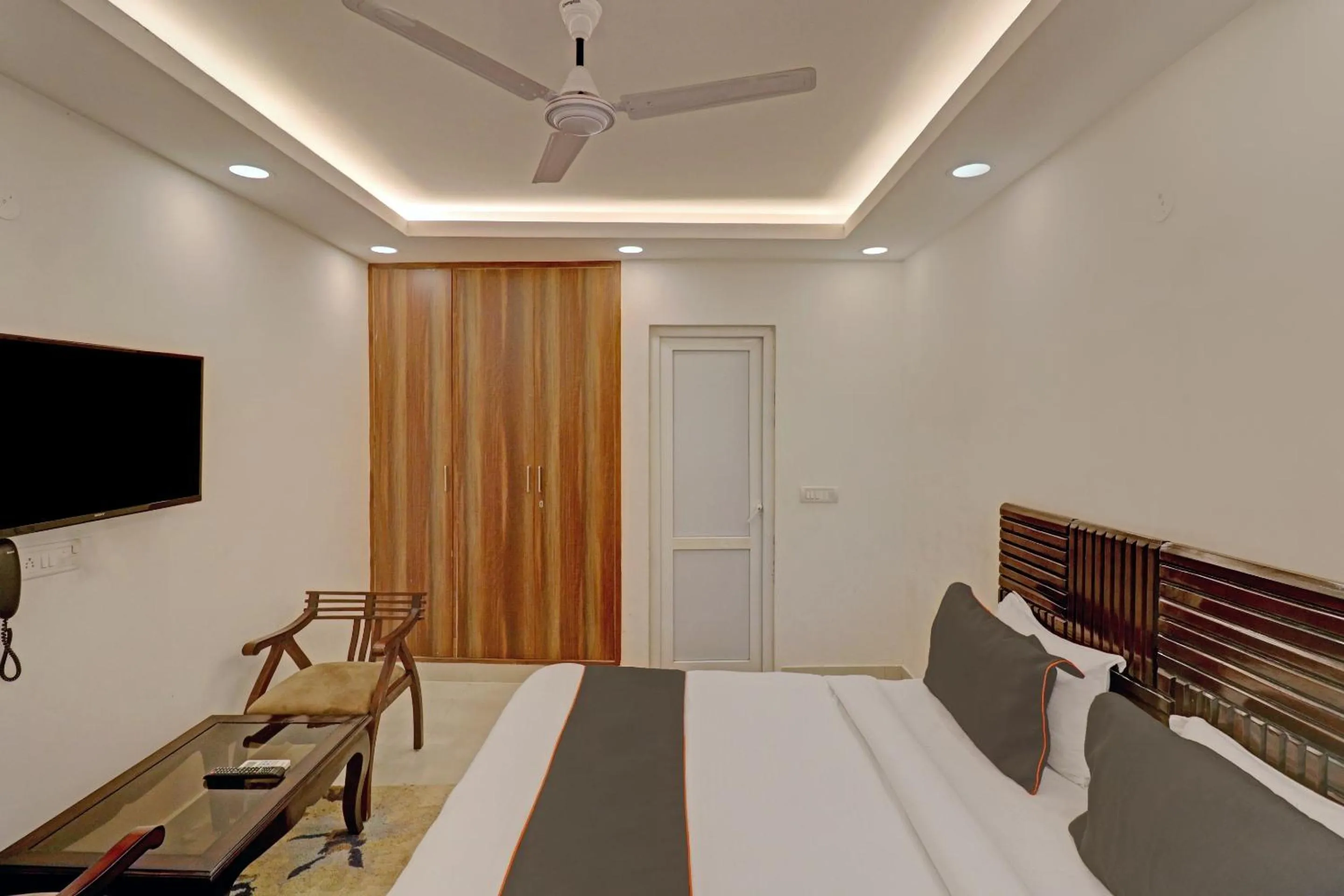 Bedroom in Super Collection O Spot Light Near Tughlakabad Station Metro Station