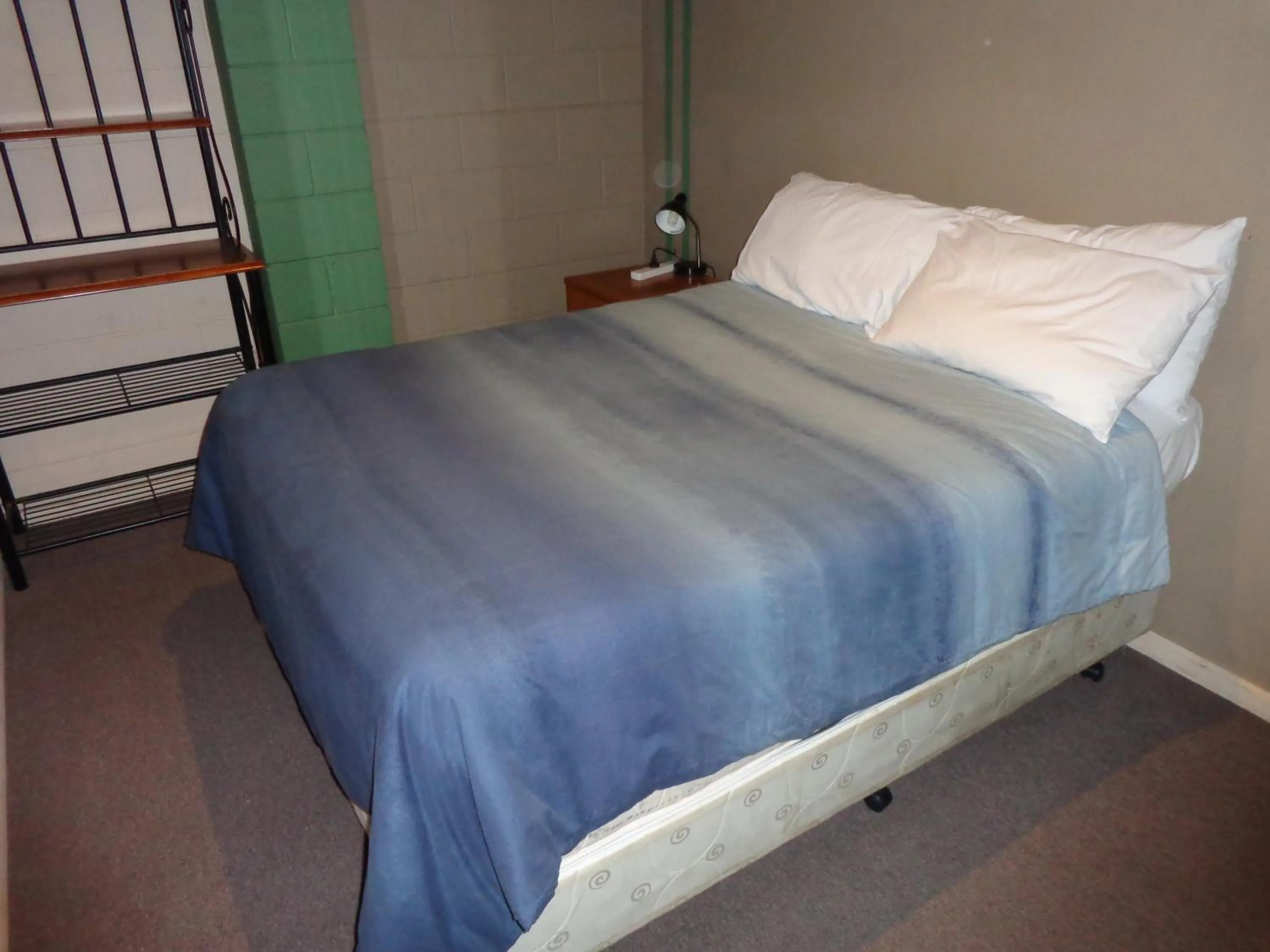 Bed in Mildura Stopover