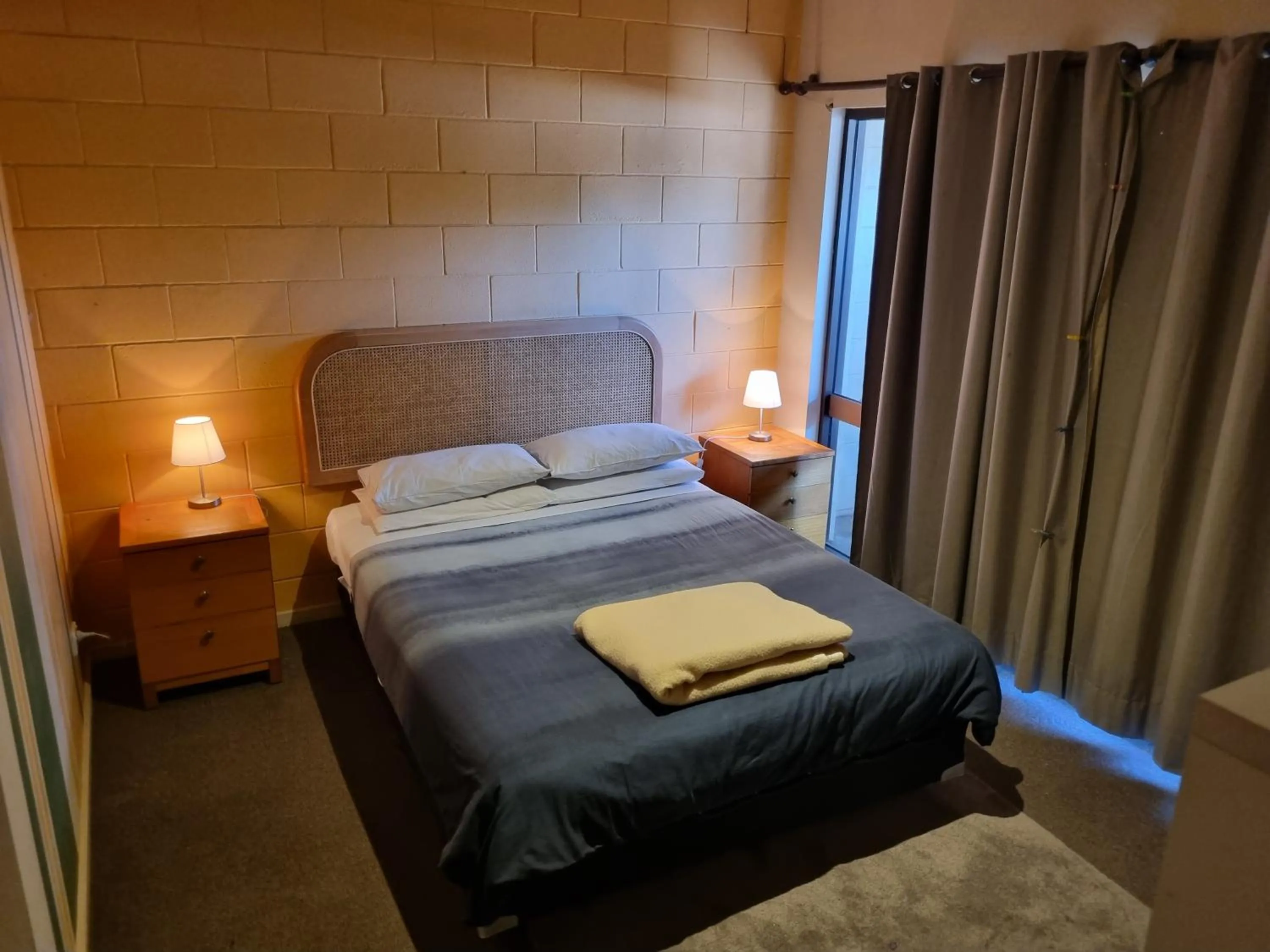 Bed in Mildura Stopover