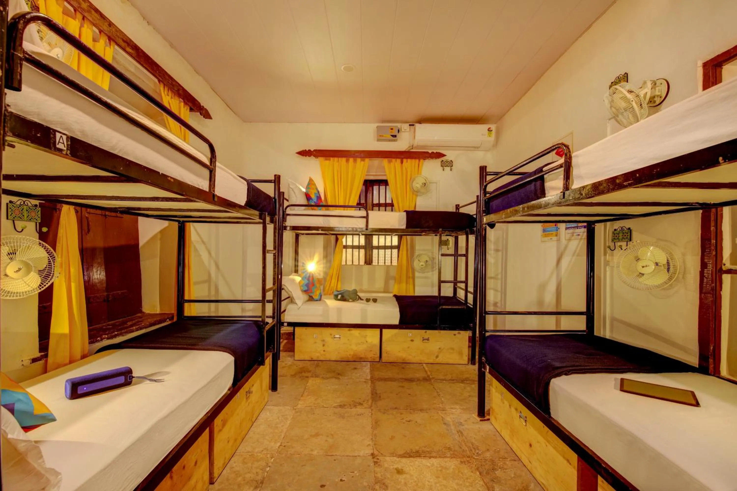 Bed in goSTOPS Lite Goa, Calangute
