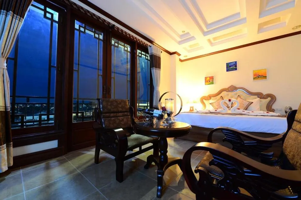 Bed in Vientiane Luxury Hotel