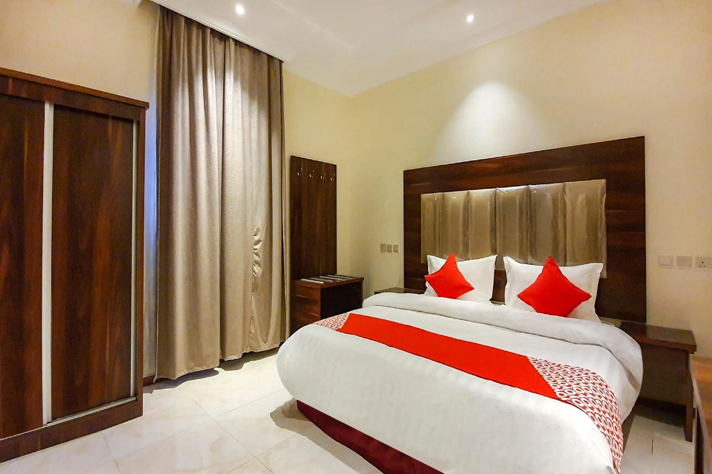 Bedroom, Bed in Al Tamayoz Al Raqi - Hiraa