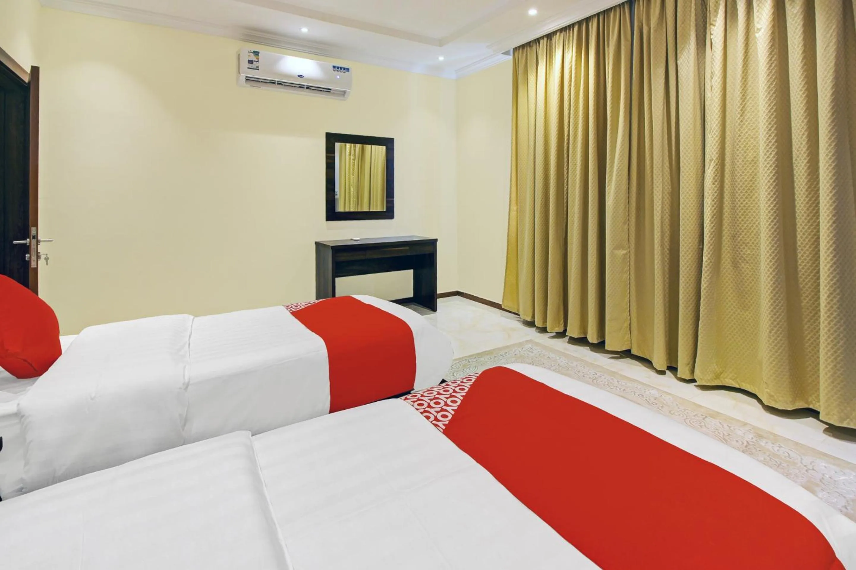 Bedroom, Bed in Al Tamayoz Al Raqi - Hiraa