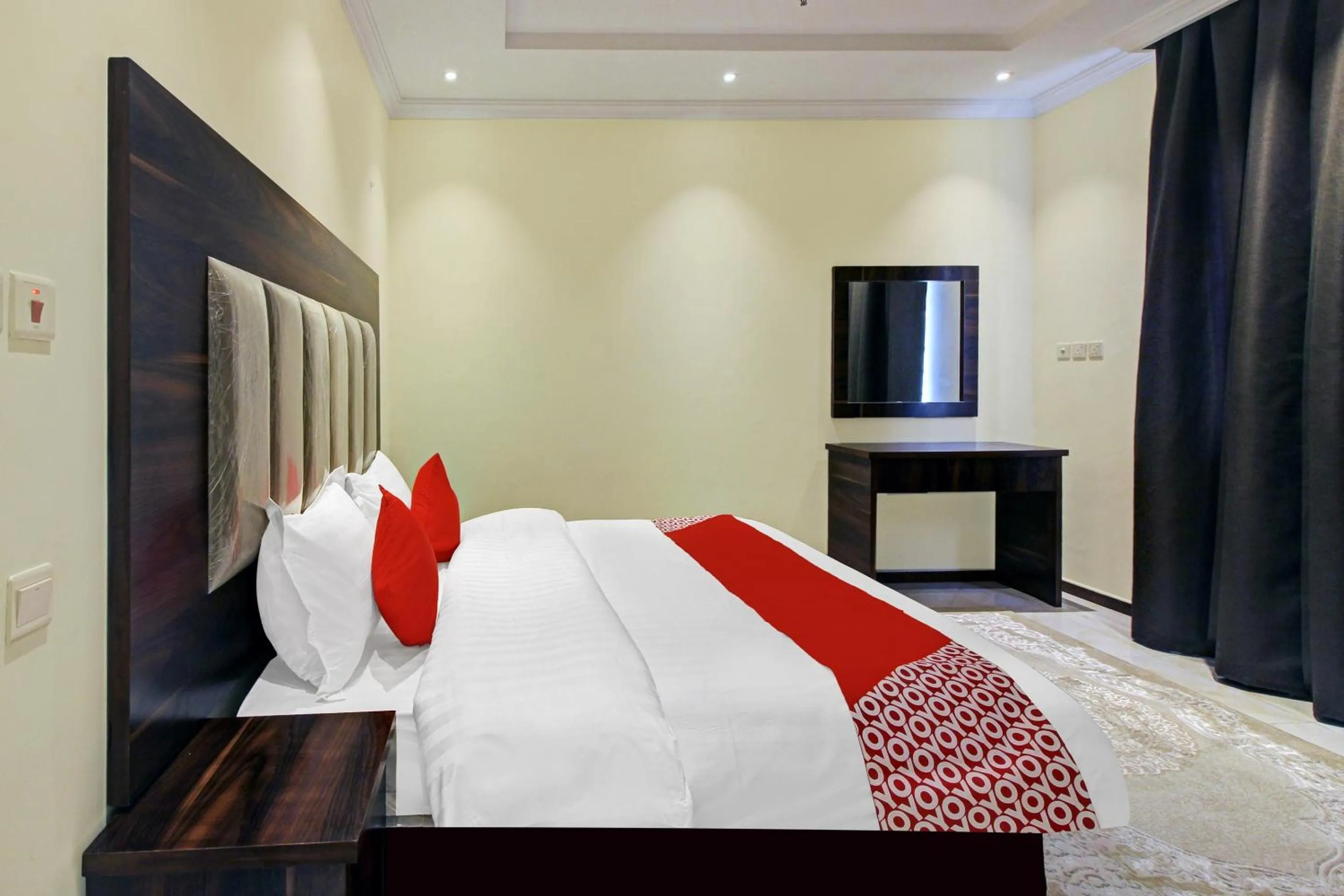 Bedroom, Bed in Al Tamayoz Al Raqi - Hiraa