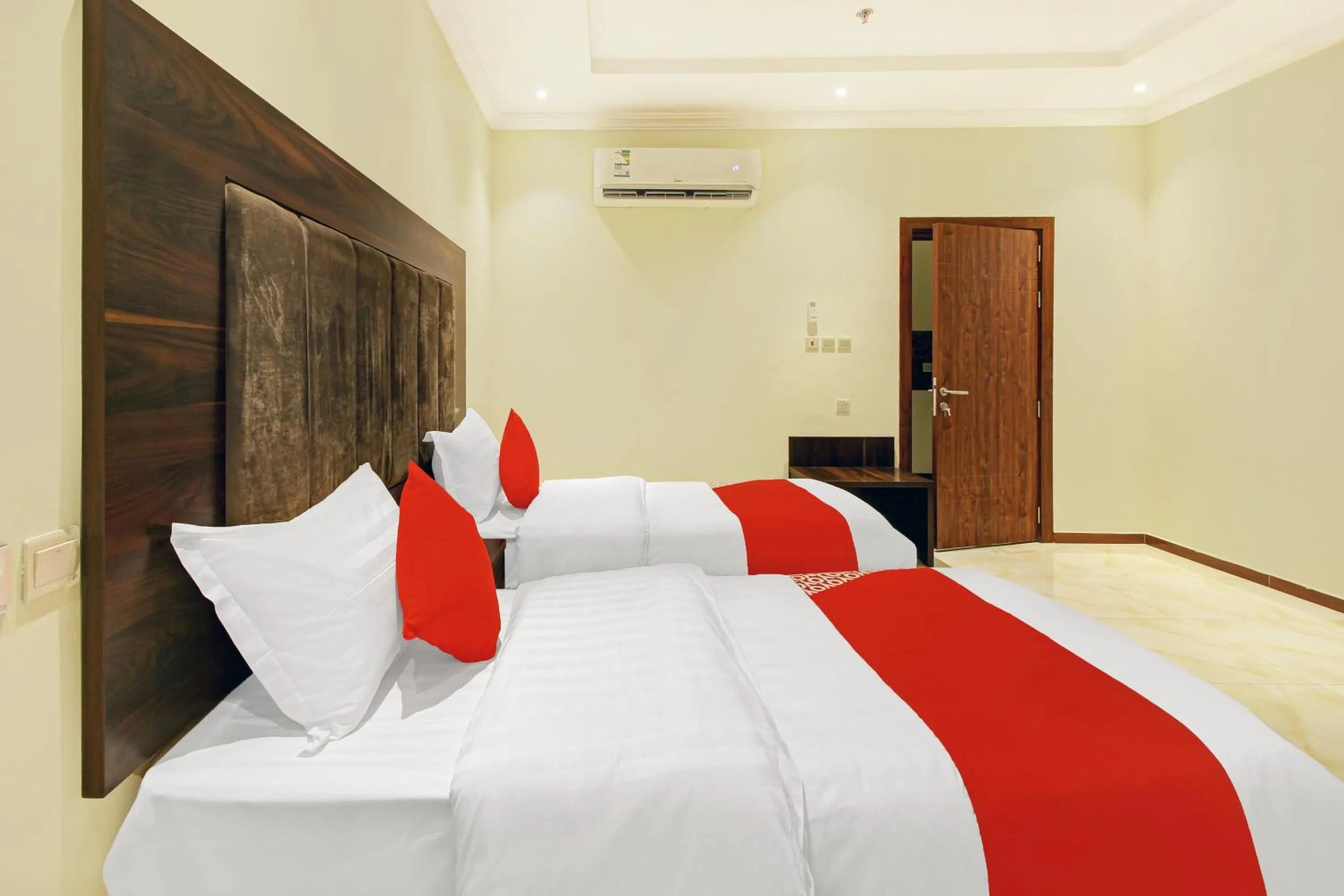 Bedroom, Bed in Al Tamayoz Al Raqi - Hiraa