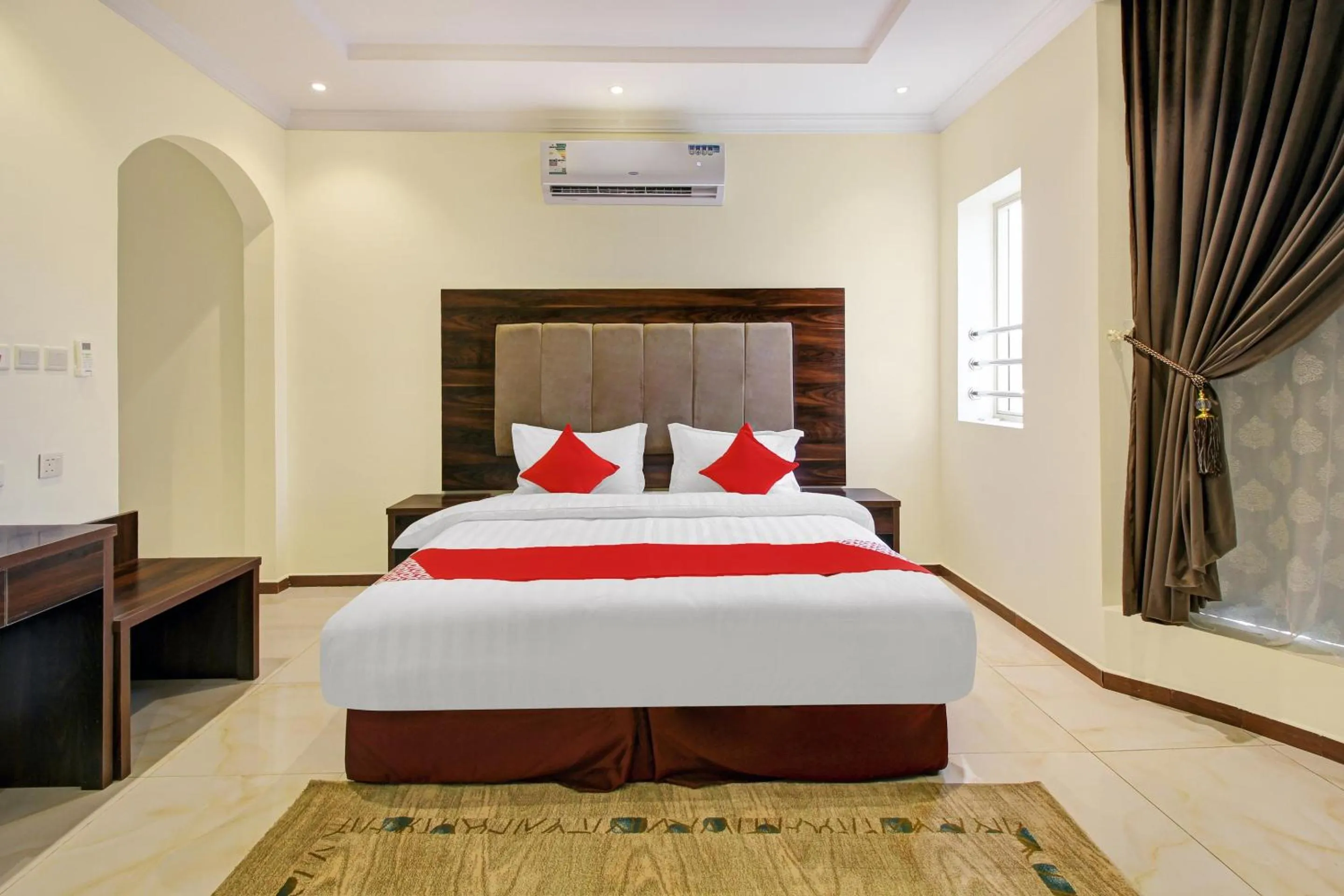 Bedroom, Bed in Al Tamayoz Al Raqi - Hiraa