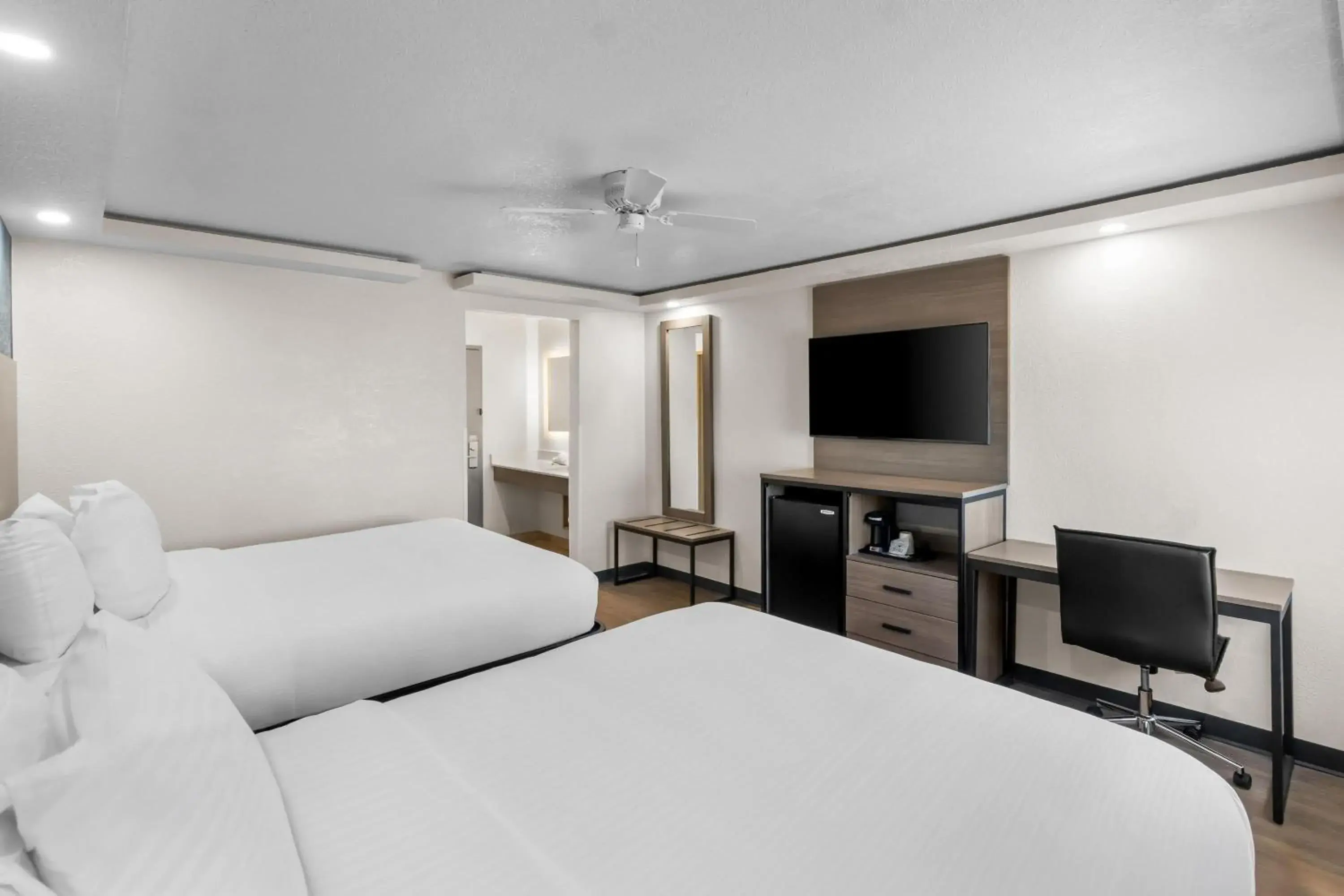 Bed in Baymont by Wyndham Arlington At Six Flags Dr Bed in Baymont by Wyndham Arlington At Six Flags Dr