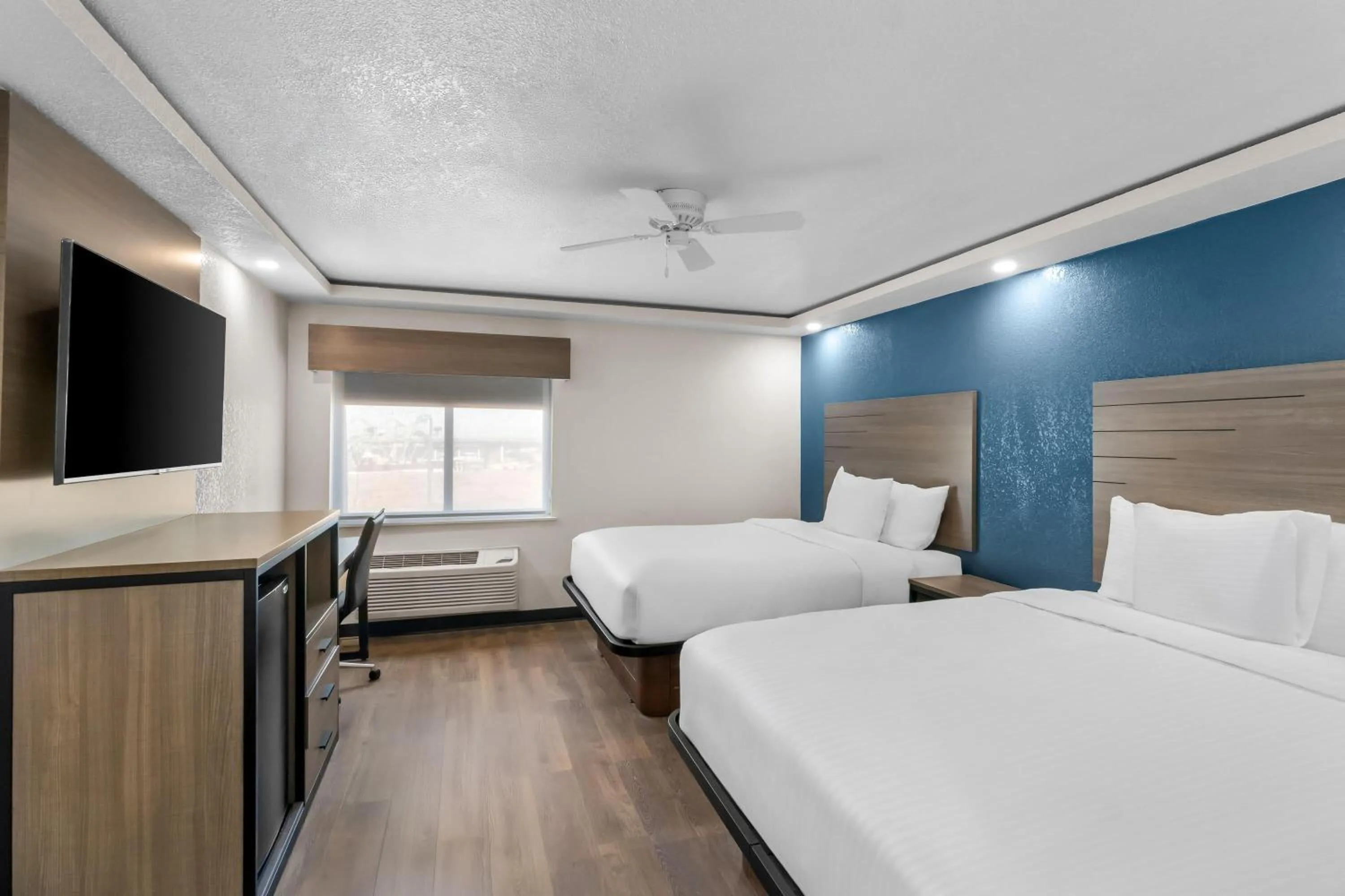 Bed in Baymont by Wyndham Arlington At Six Flags Dr