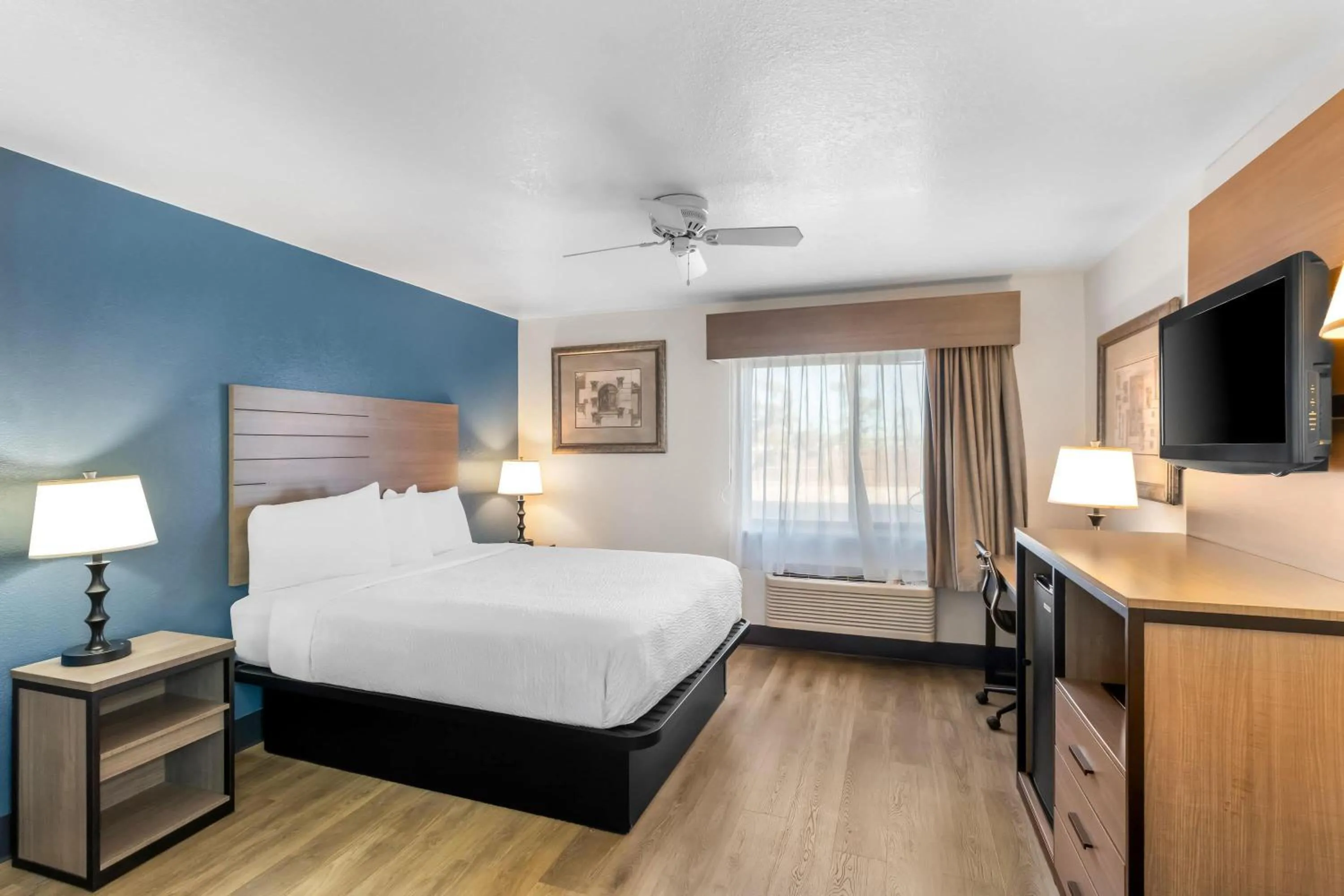 Bed in Baymont by Wyndham Arlington At Six Flags Dr