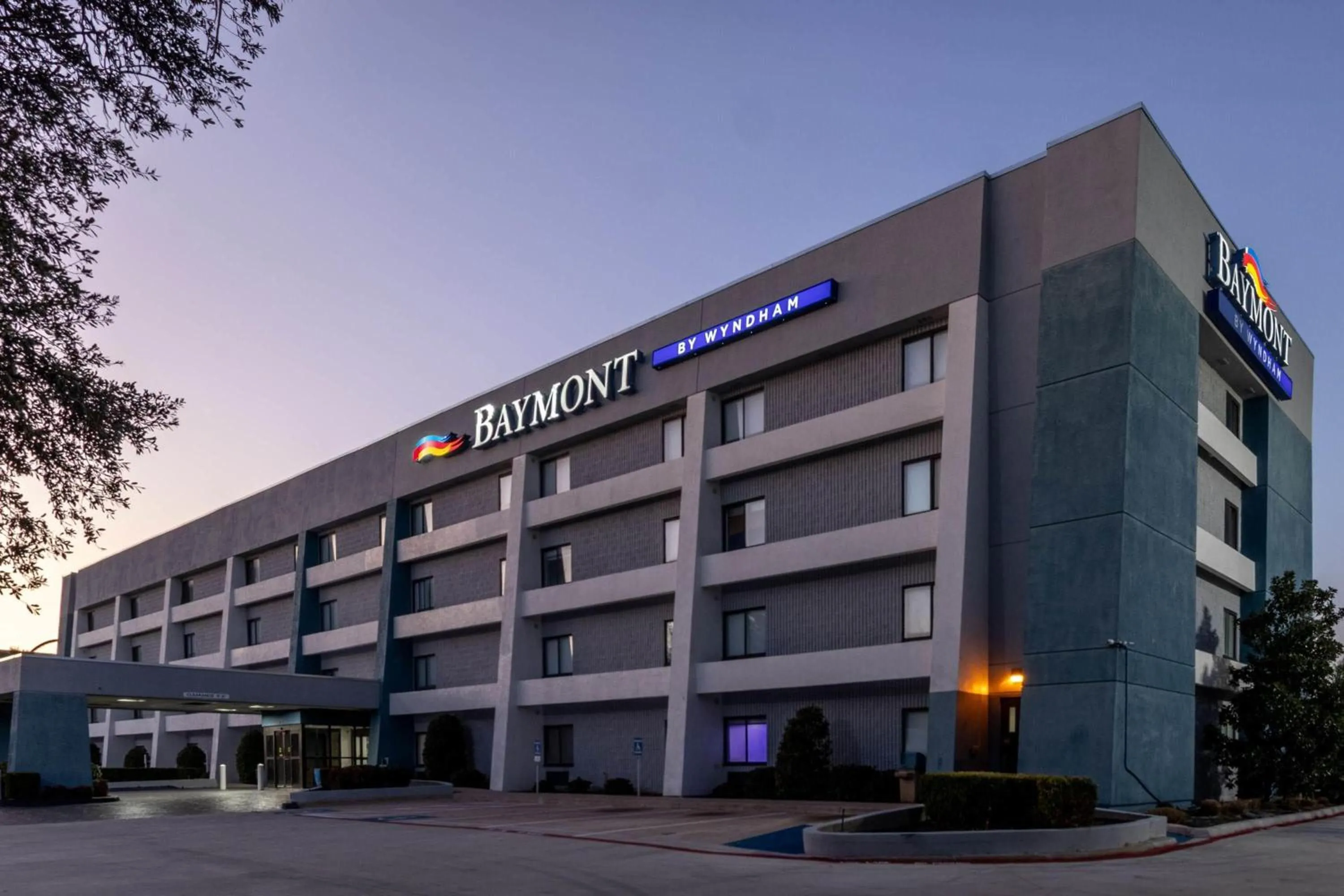 Property building in Baymont by Wyndham Arlington At Six Flags Dr