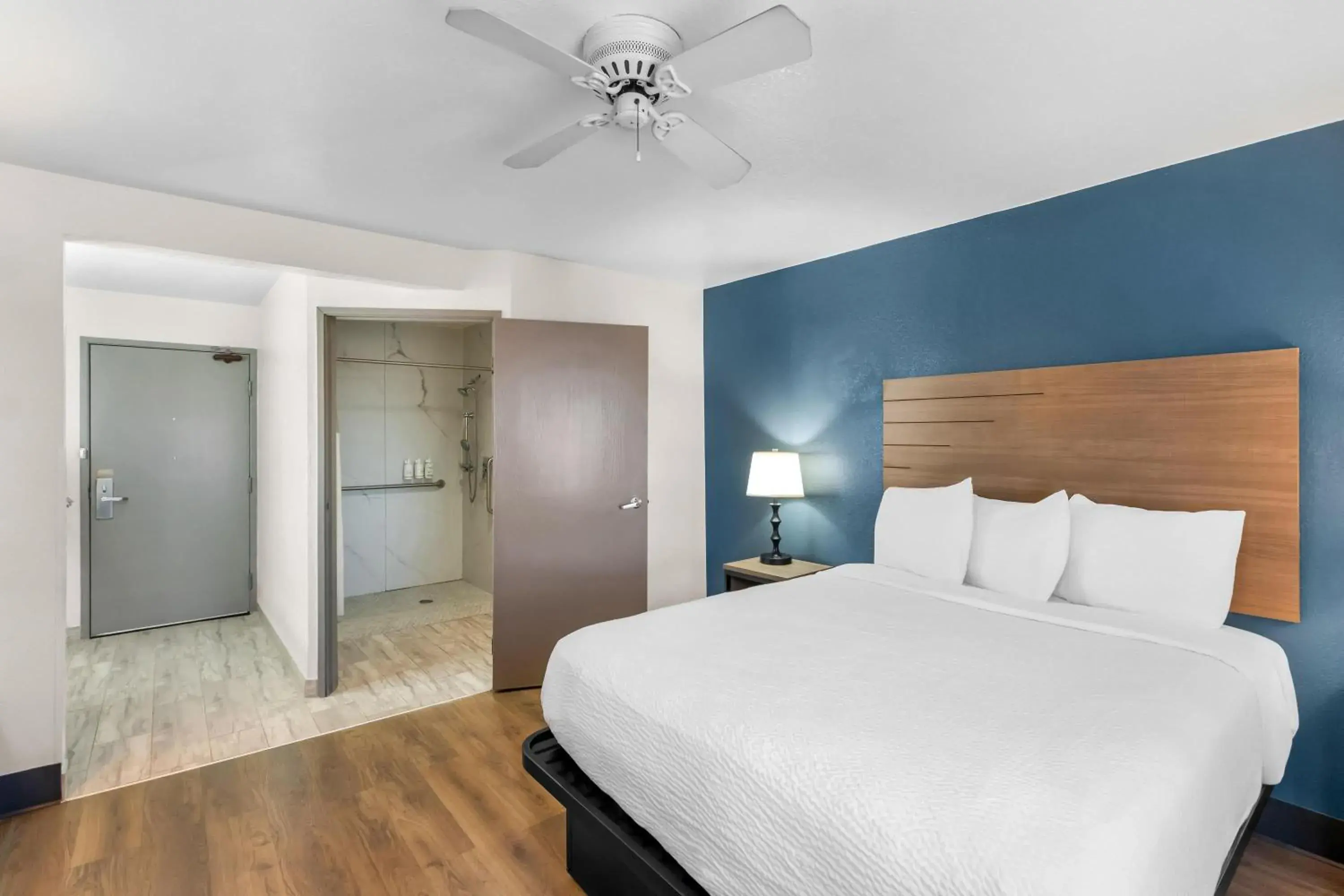 Bed in Baymont by Wyndham Arlington At Six Flags Dr Bed in Baymont by Wyndham Arlington At Six Flags Dr