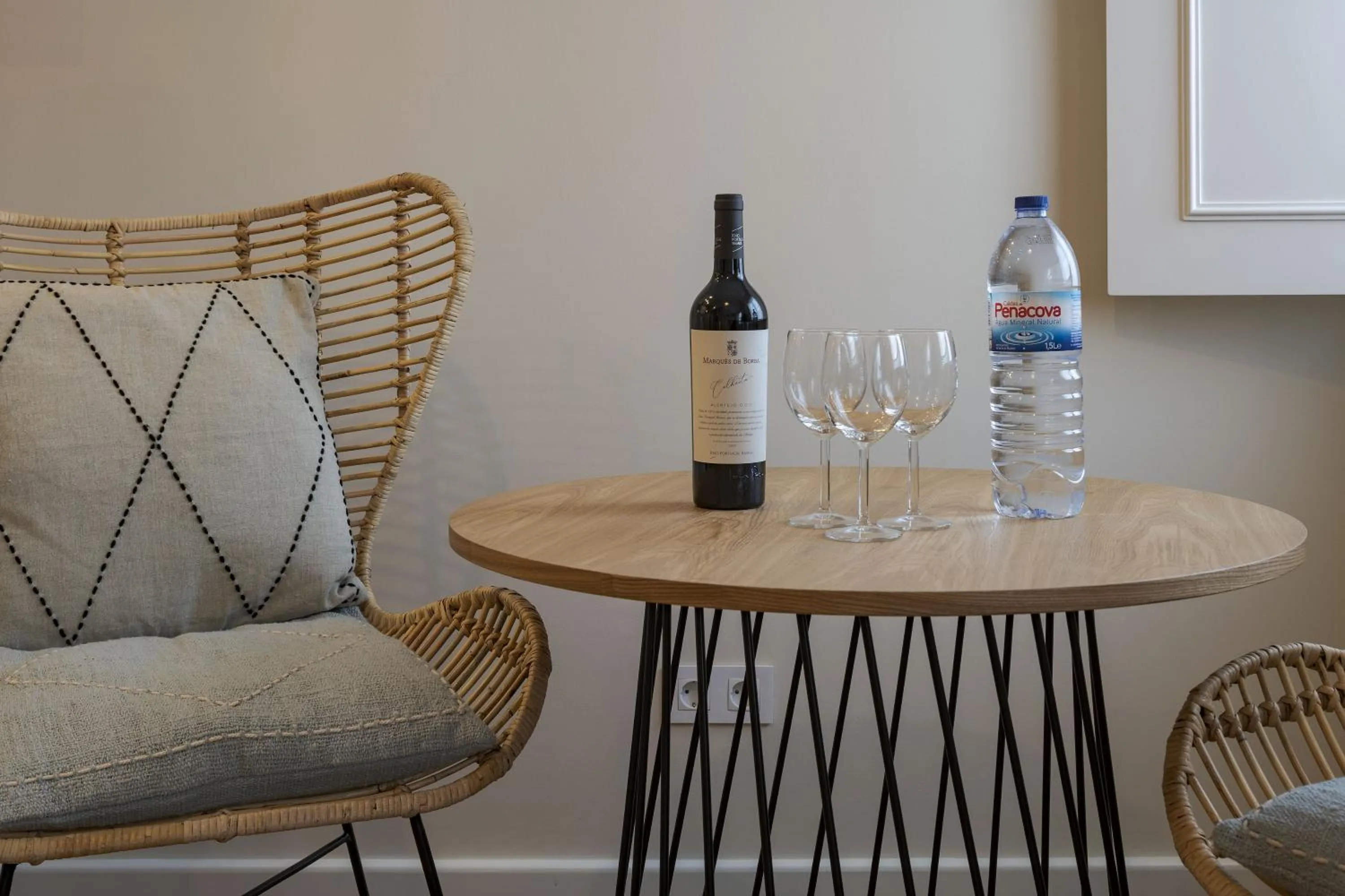 Dining area in Peixeira Studios and Apartments