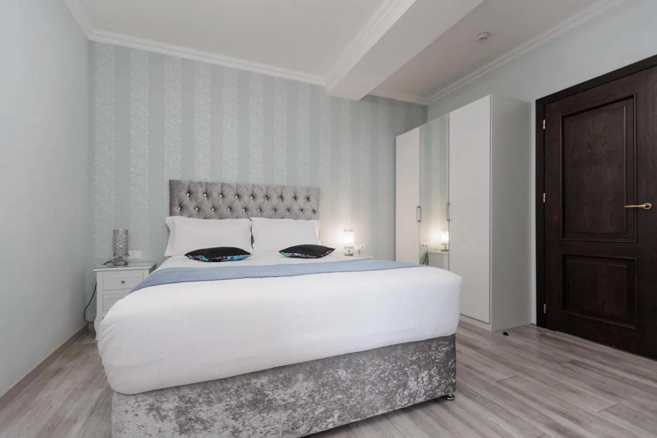 Bed in Premier City Apart Hotel Chisinau