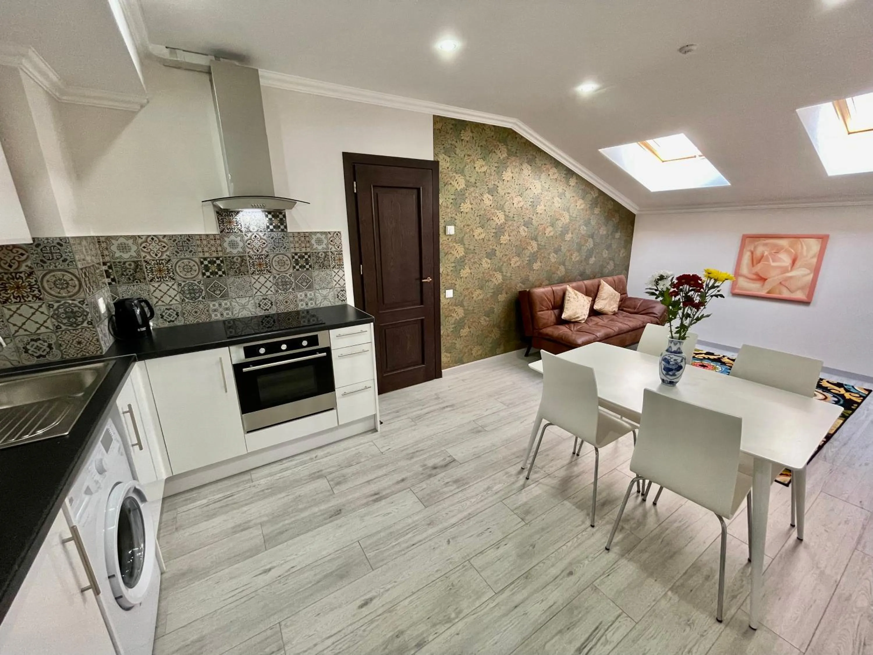 Kitchen or kitchenette in Premier City Apart Hotel Chisinau