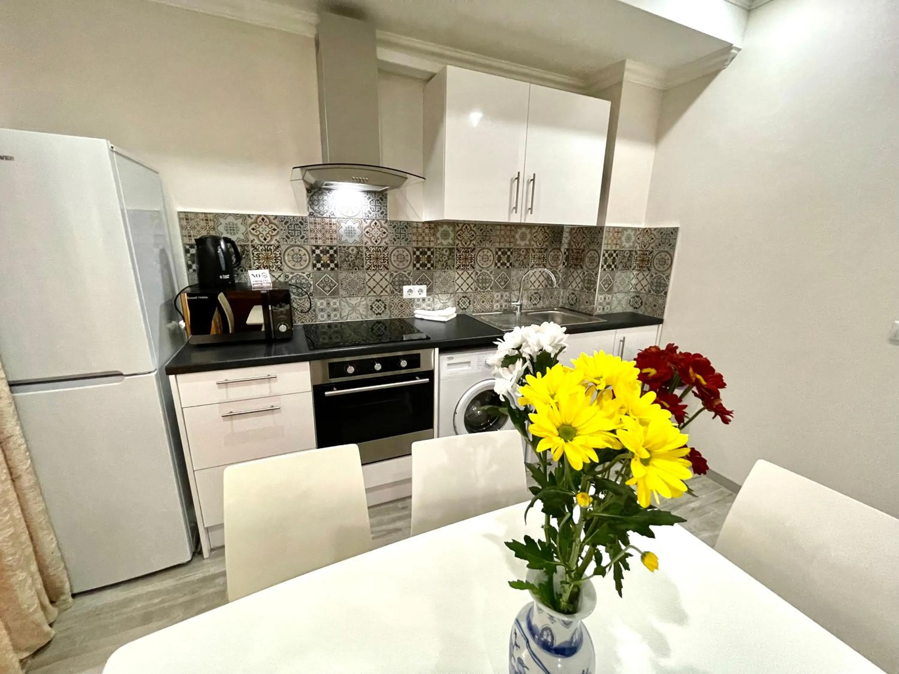 Kitchen or kitchenette in Premier City Apart Hotel Chisinau