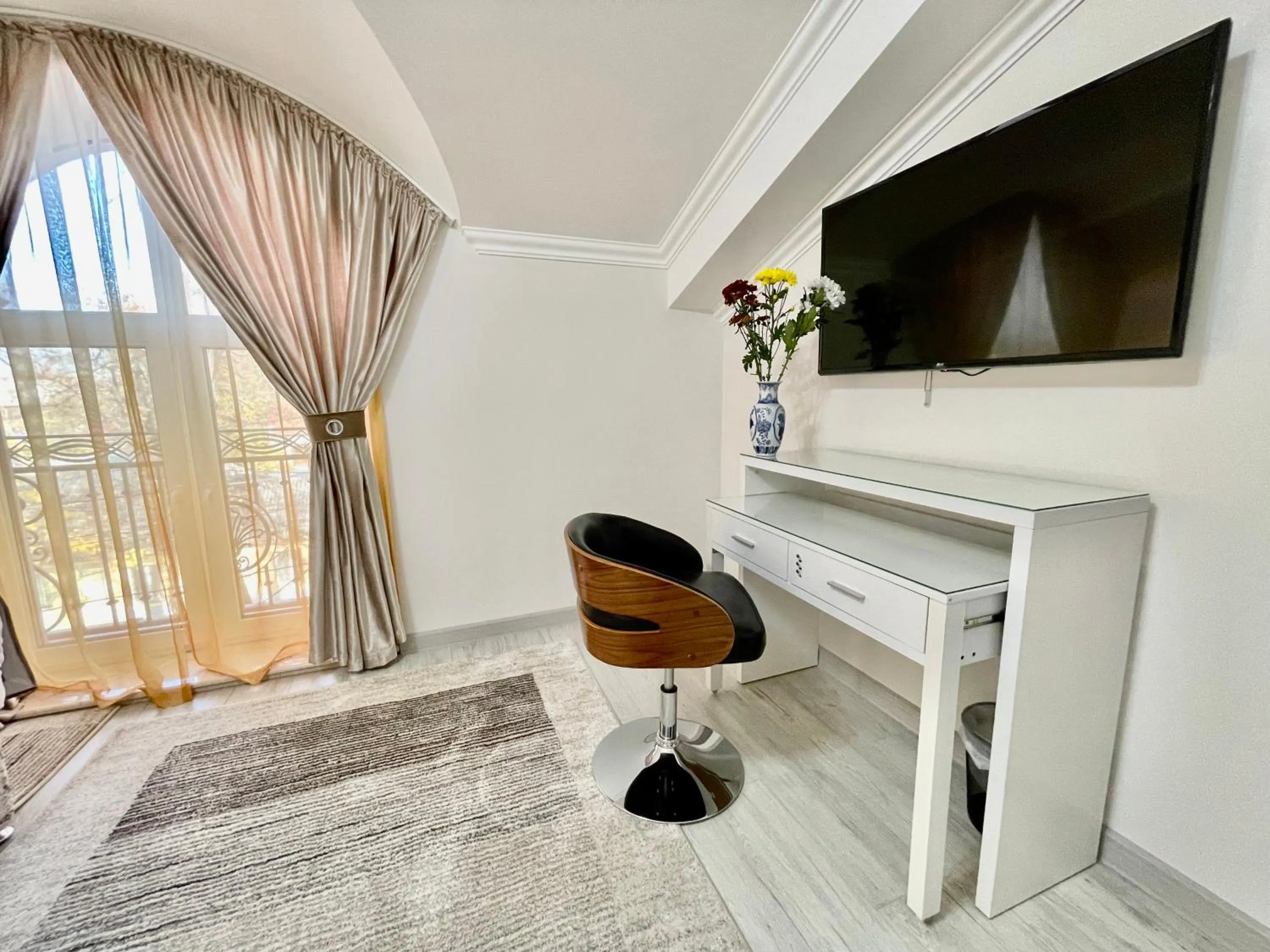 TV and multimedia in Premier City Apart Hotel Chisinau