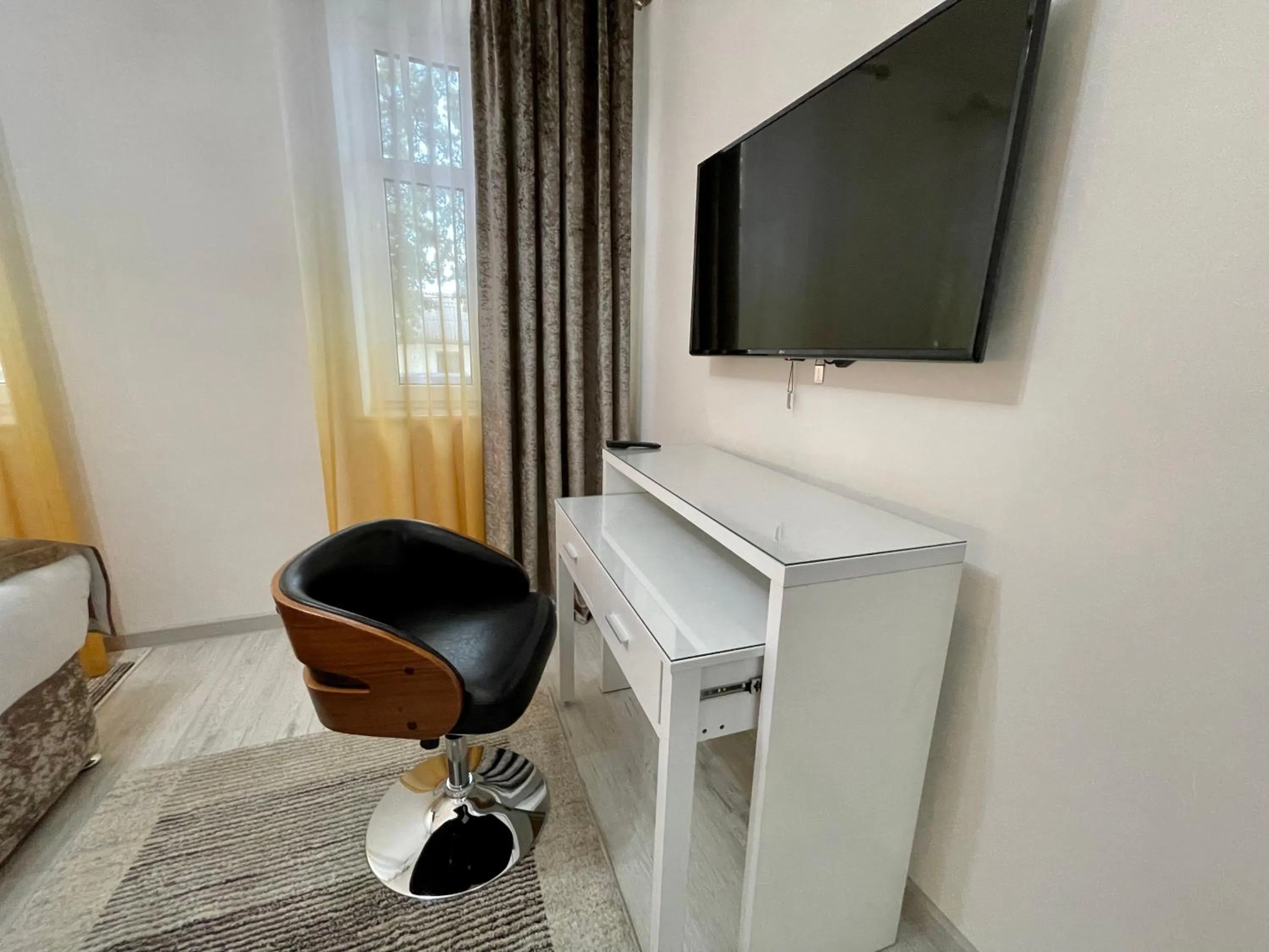 TV and multimedia in Premier City Apart Hotel Chisinau
