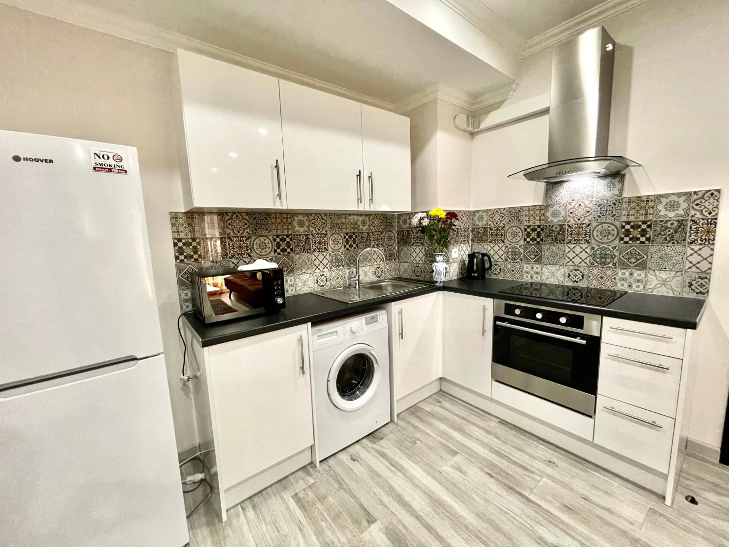 Kitchen or kitchenette in Premier City Apart Hotel Chisinau