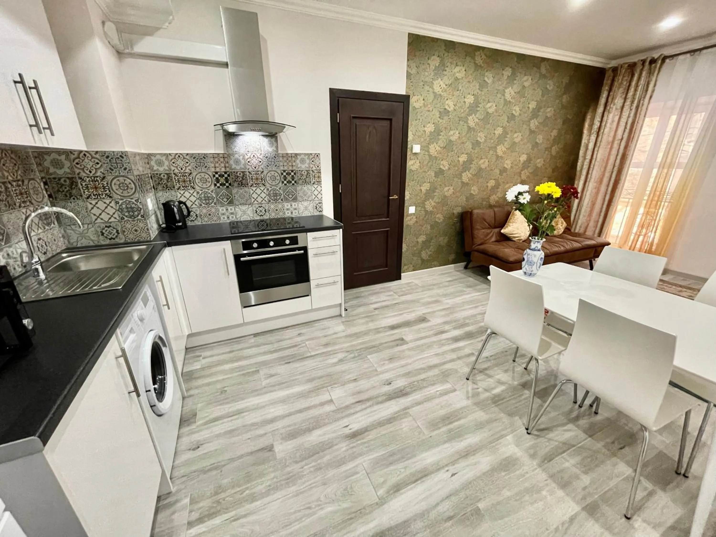 Kitchen or kitchenette in Premier City Apart Hotel Chisinau