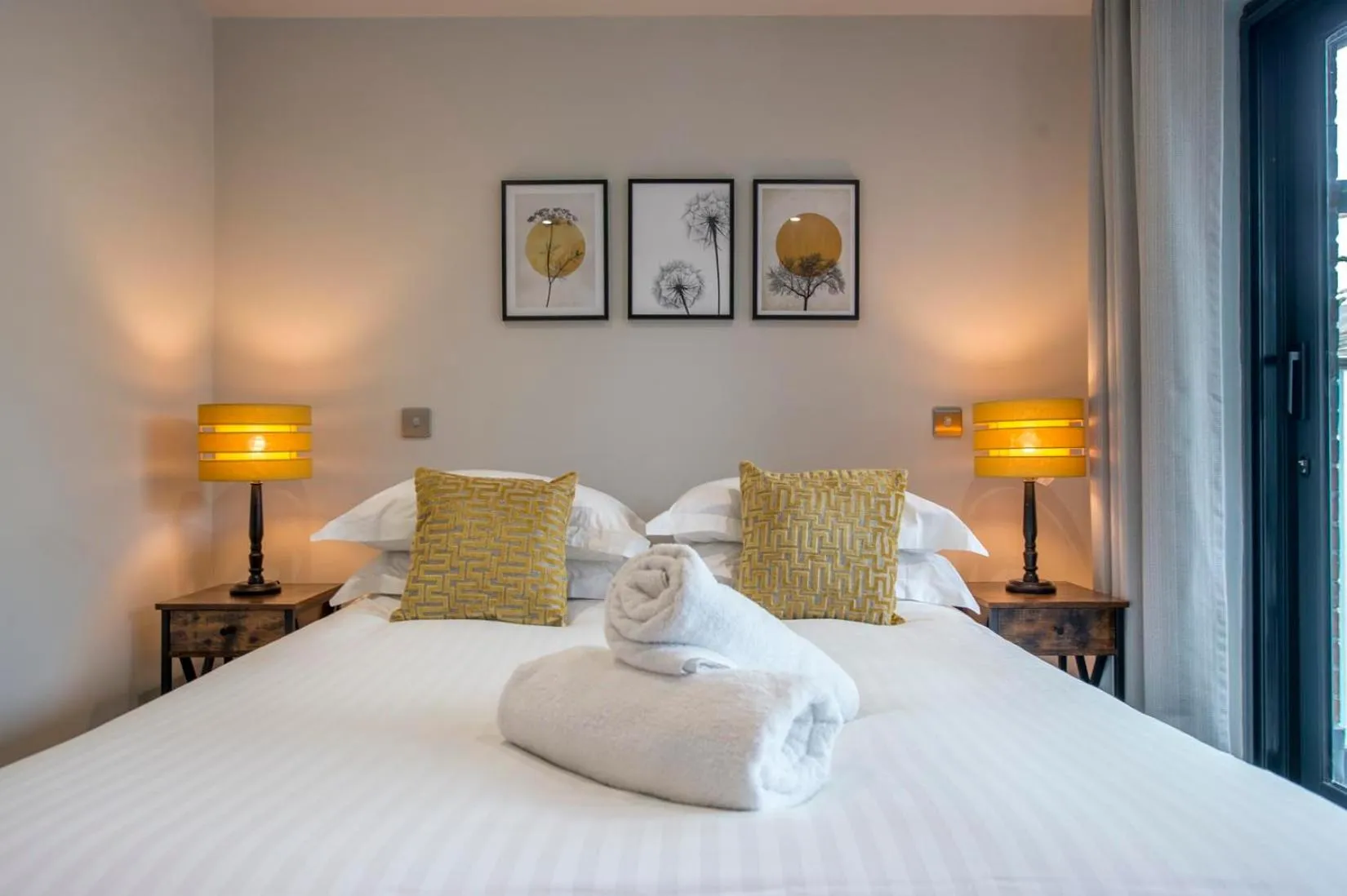 Bedroom, Bed in The Quadrant - The Botanical Suite