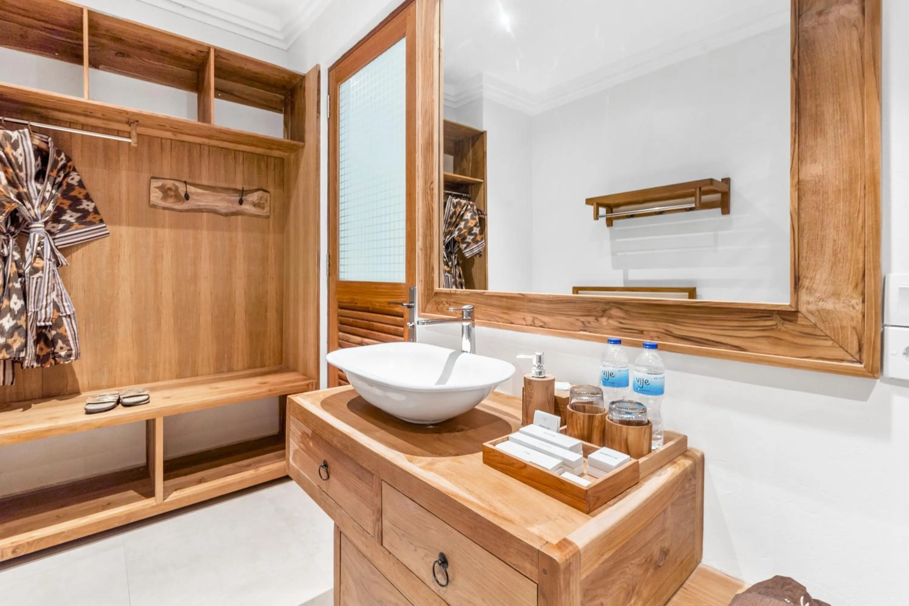 wardrobe in Vije Boutique Resort & Spa