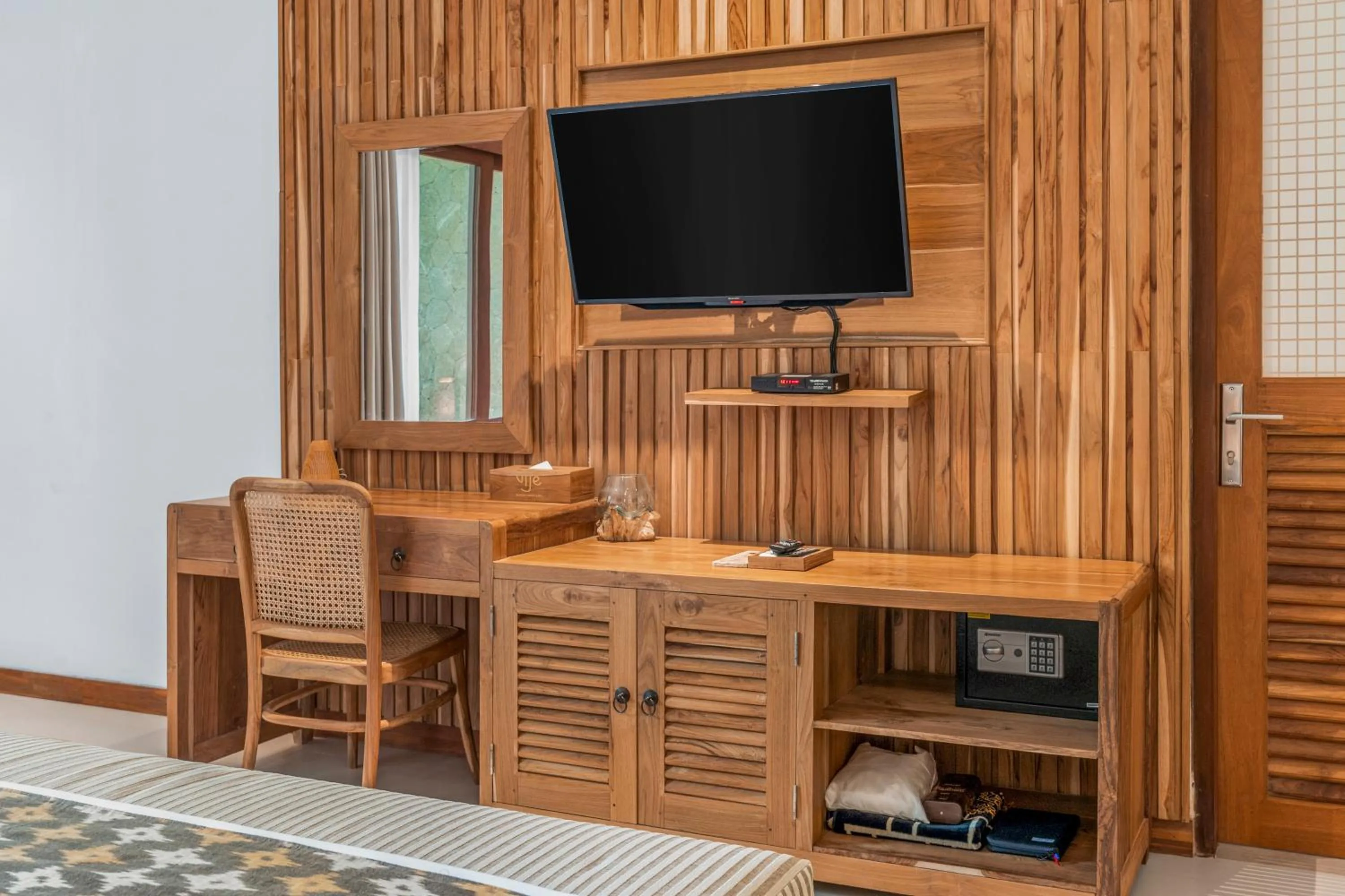 TV and multimedia in Vije Boutique Resort & Spa