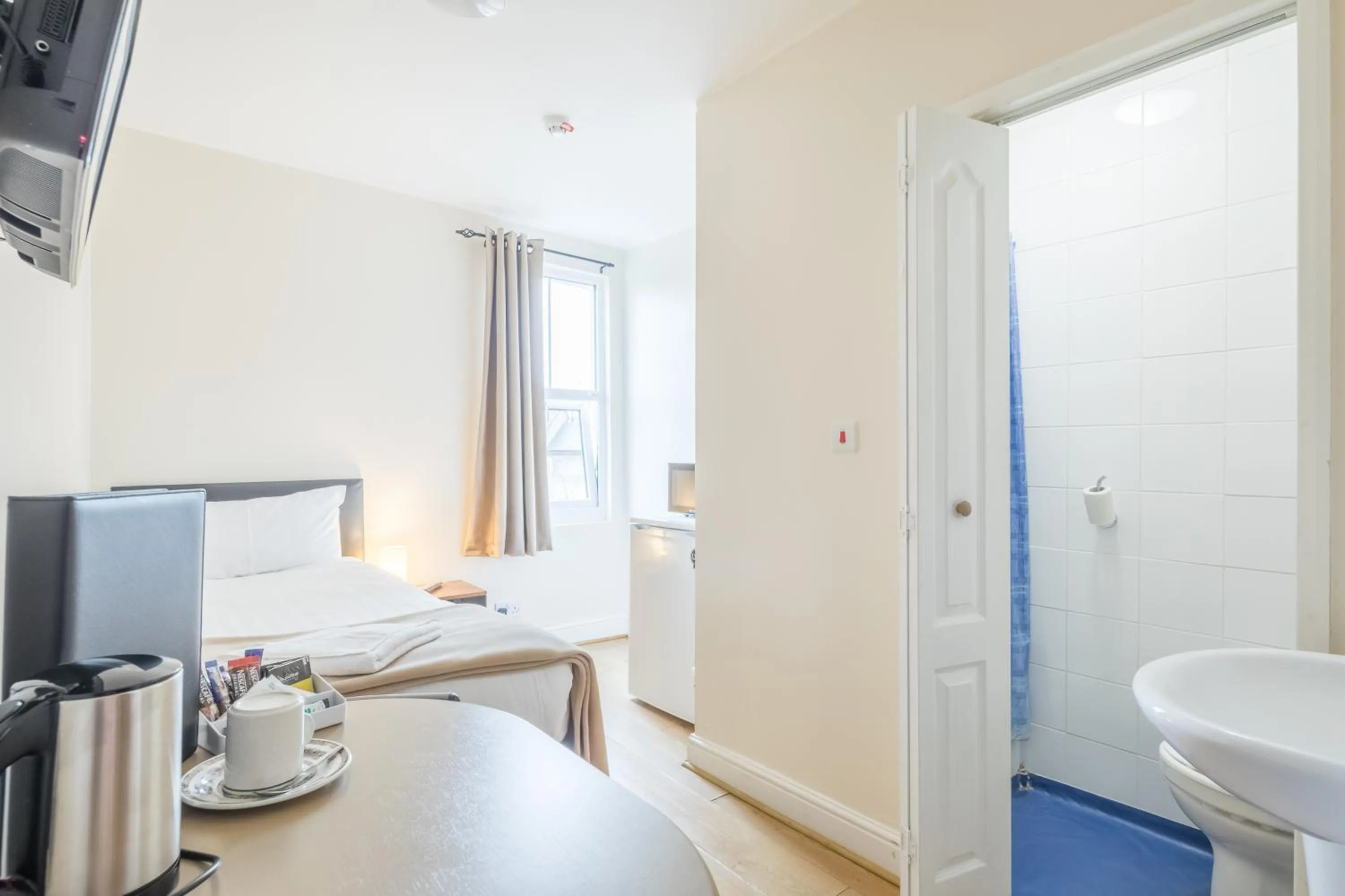 Bathroom, Bed in Rasa Sayang House - Self-check-in guesthouse