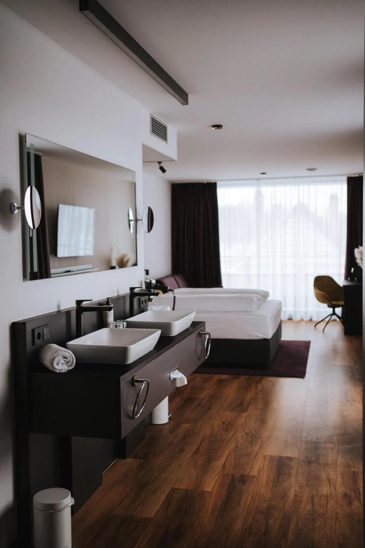 Bathroom, Bed in Sombea